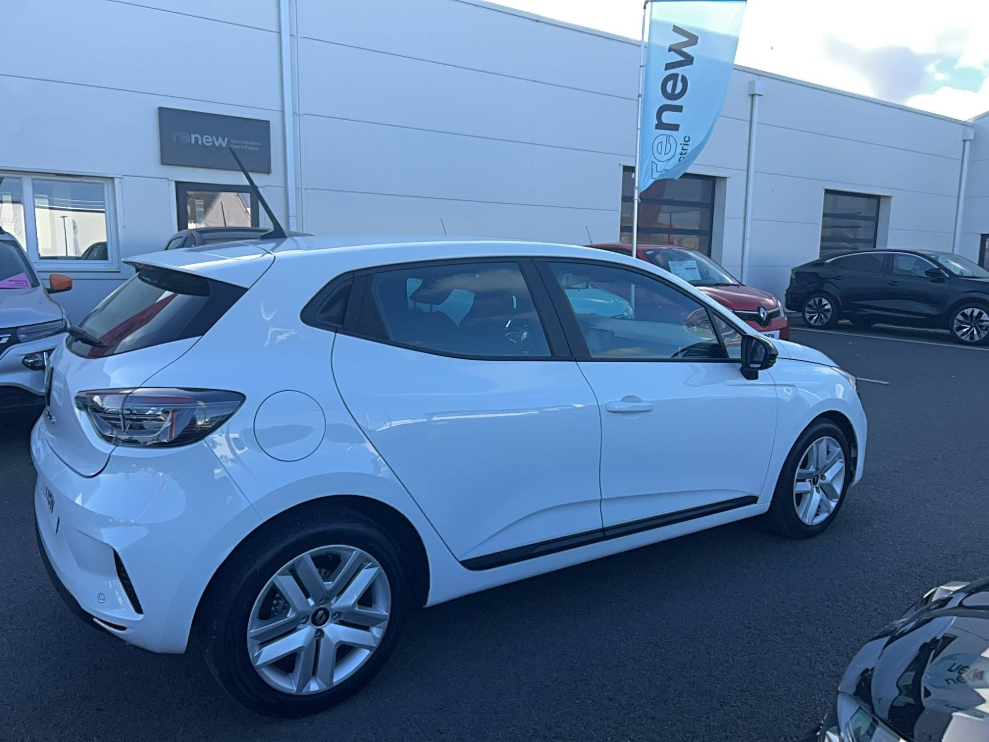 Vente en ligne Renault Clio 5 Clio TCe 90 au prix de 15 700 €