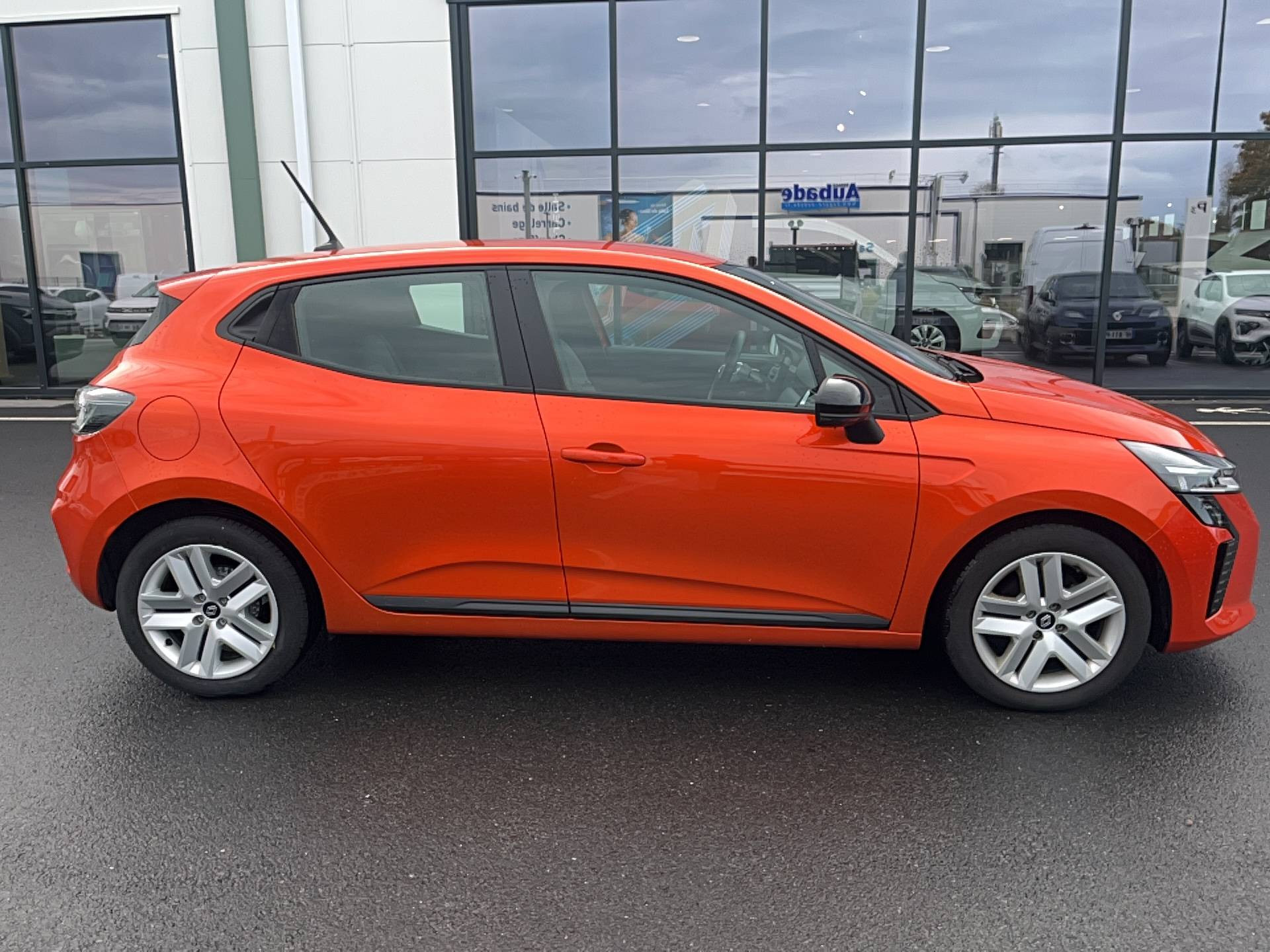 Vente en ligne Renault Clio 5 Clio SCe 65 au prix de 13 990 €