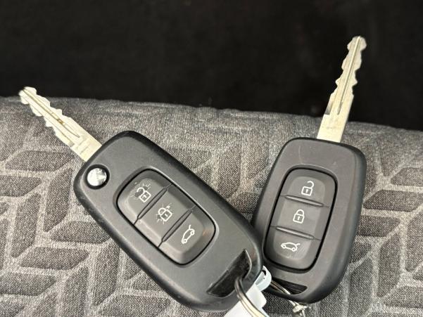 Vente en ligne Renault Clio 5 Clio TCe 90 au prix de 14 900 €