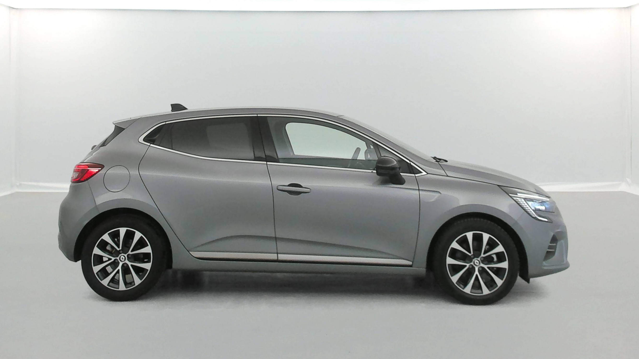 Vente en ligne Renault Clio 5 Clio E-Tech full hybrid 145 au prix de 20 300 €