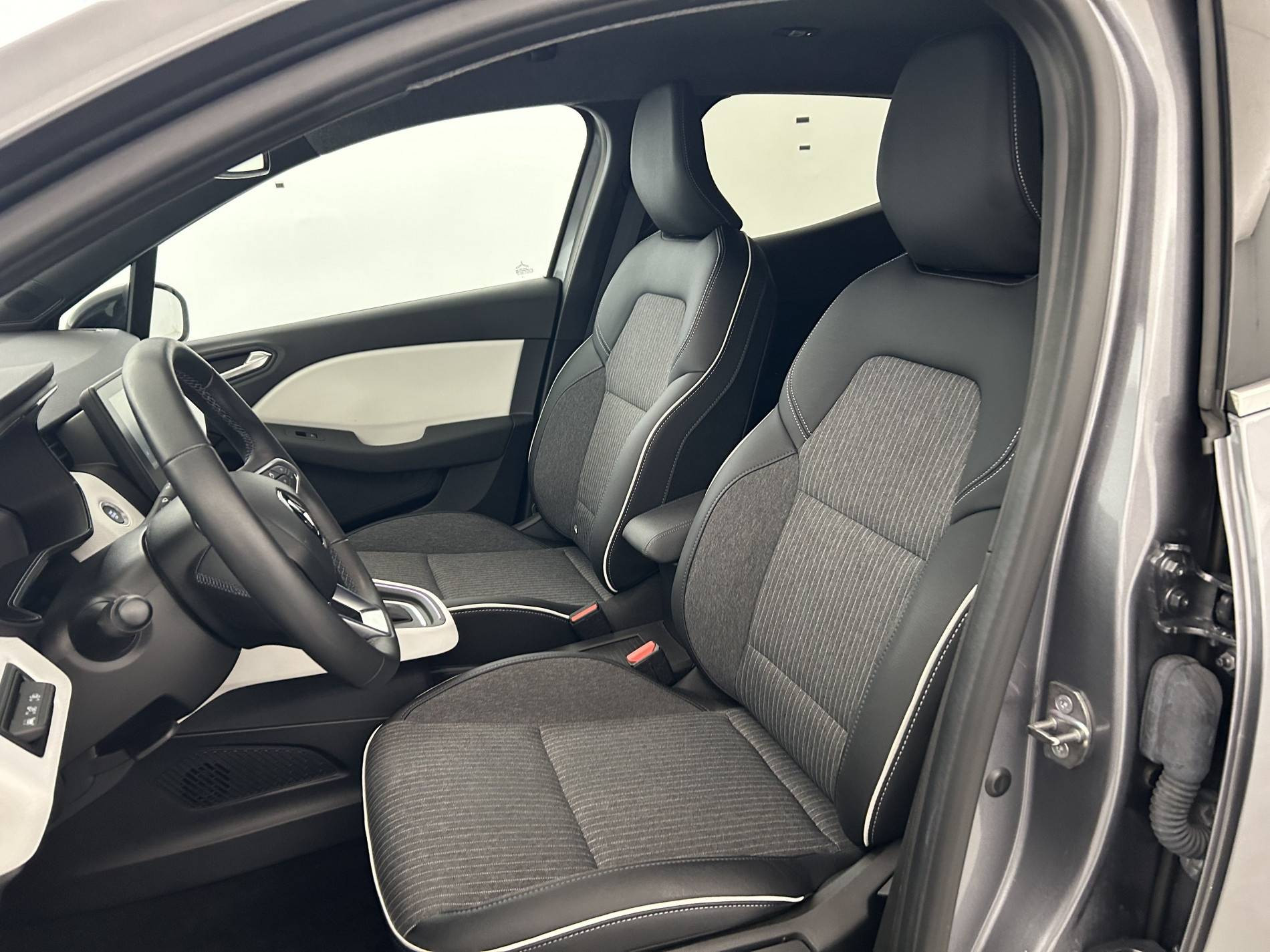 Vente en ligne Renault Clio 5 Clio E-Tech full hybrid 145 au prix de 20 300 €