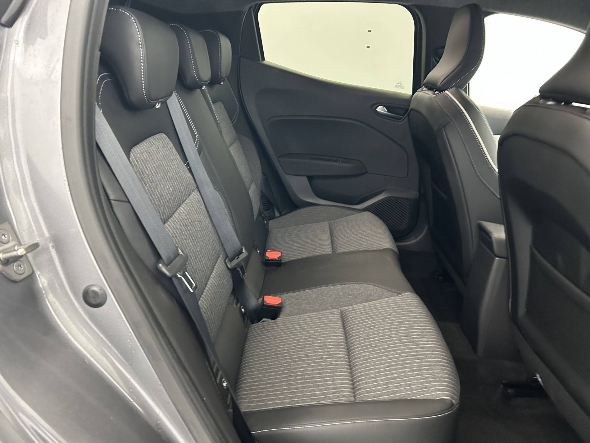 Vente en ligne Renault Clio 5 Clio E-Tech full hybrid 145 au prix de 20 300 €