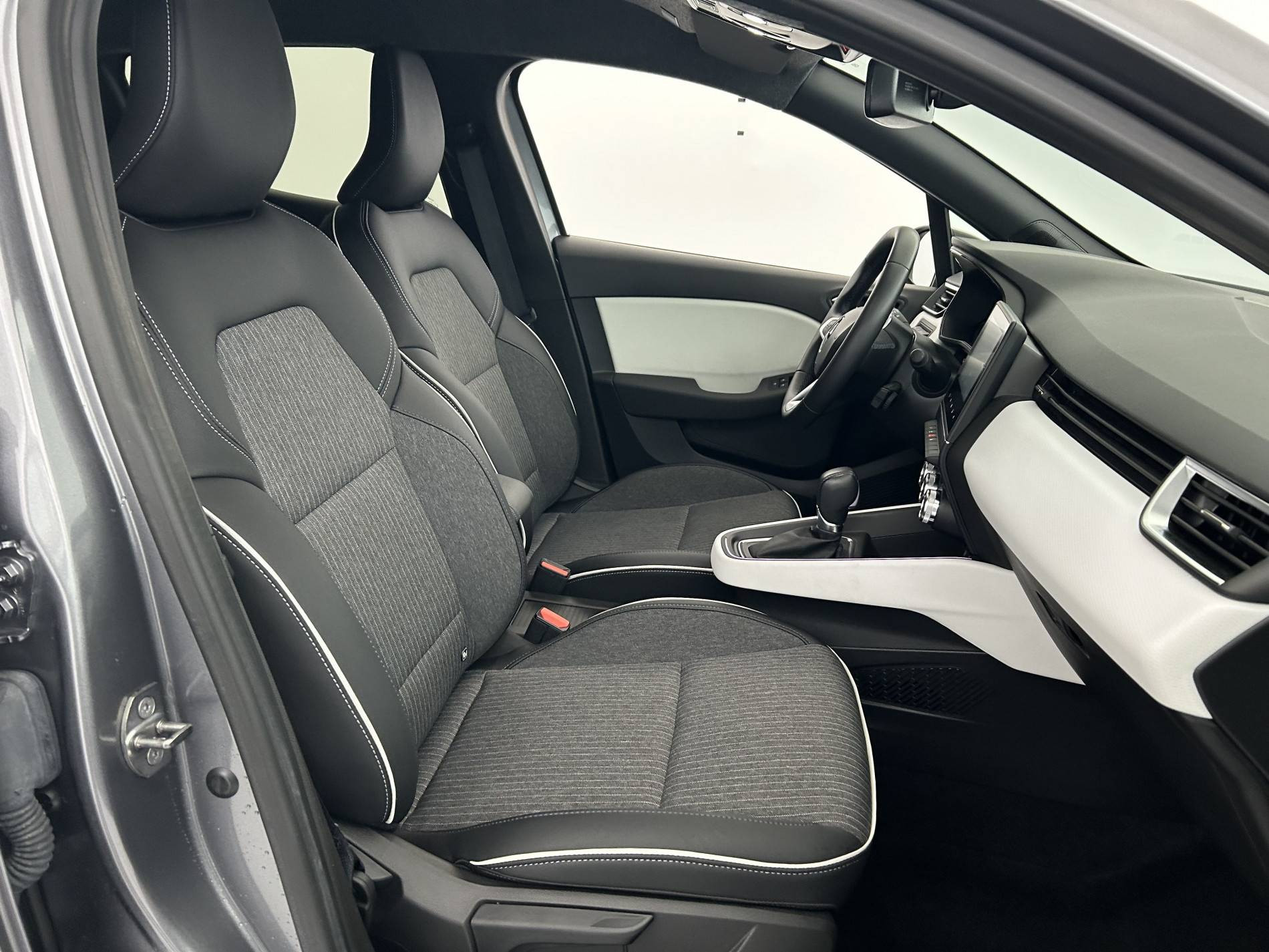 Vente en ligne Renault Clio 5 Clio E-Tech full hybrid 145 au prix de 20 300 €