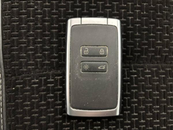 Vente en ligne Renault Megane 4 Mégane IV Berline TCe 140 EDC FAP au prix de 16 900 €