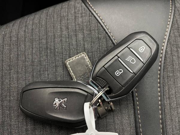 Vente en ligne Peugeot 3008  BlueHDi 130ch S&S EAT8 au prix de 18 950 €