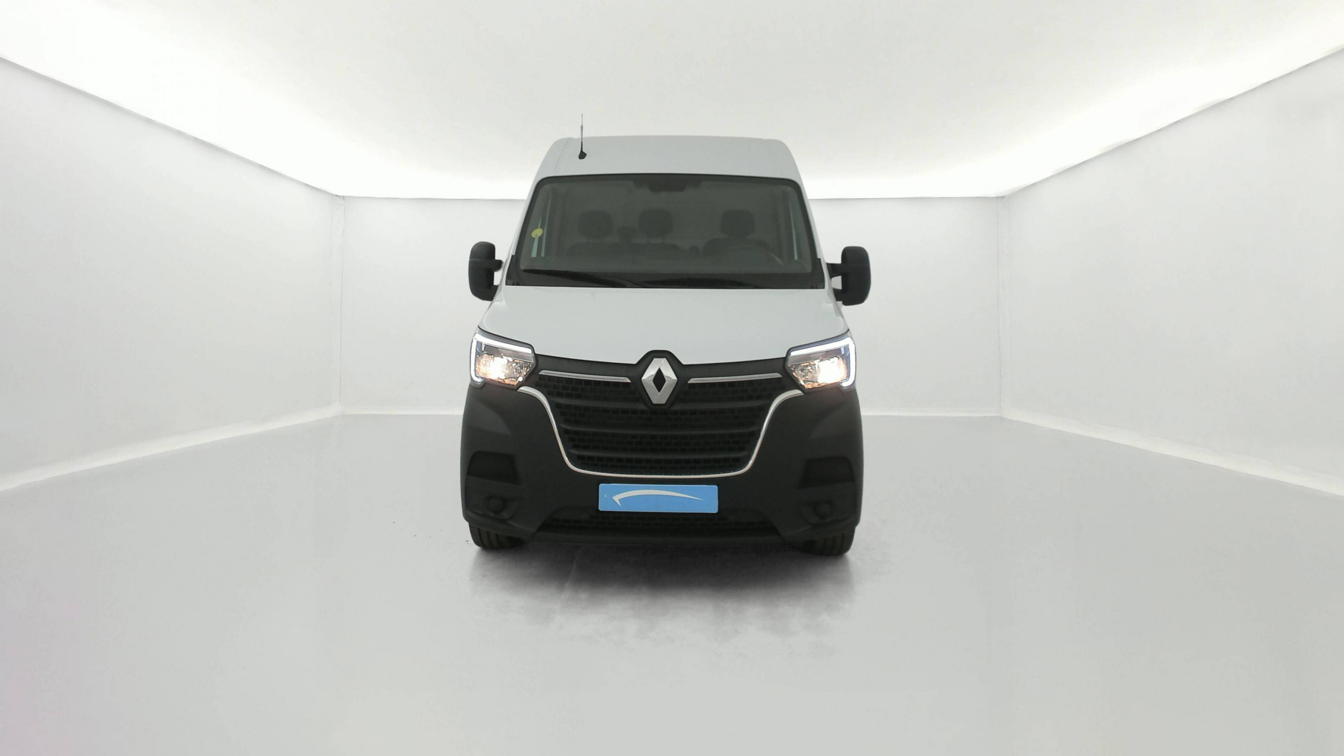 Vente en ligne Renault Master Fourgon MASTER FGN TRAC F3500 L2H2 BLUE DCI 135 au prix de 25 920 €