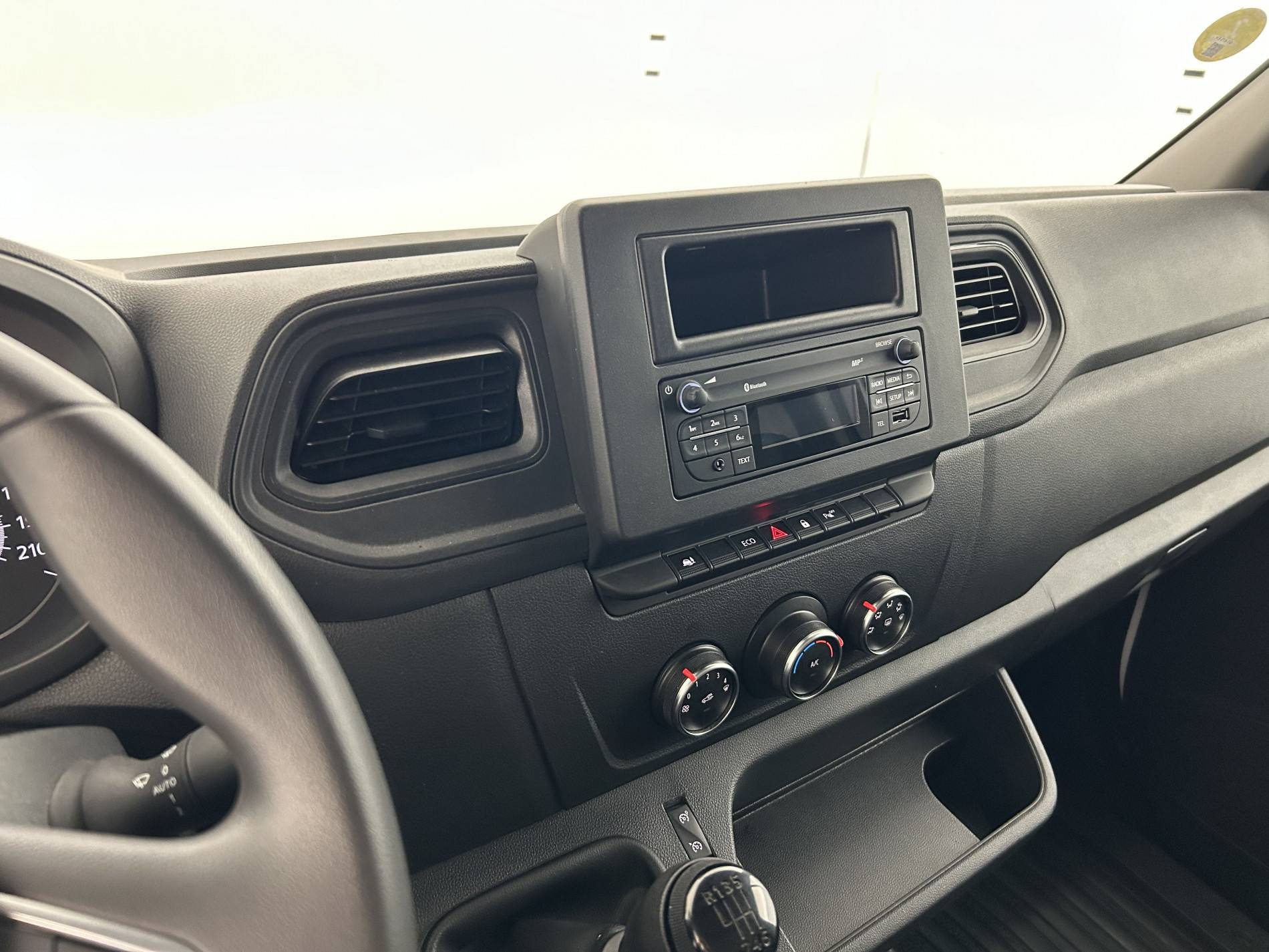 Vente en ligne Renault Master Fourgon MASTER FGN TRAC F3500 L2H2 BLUE DCI 135 au prix de 25 920 €