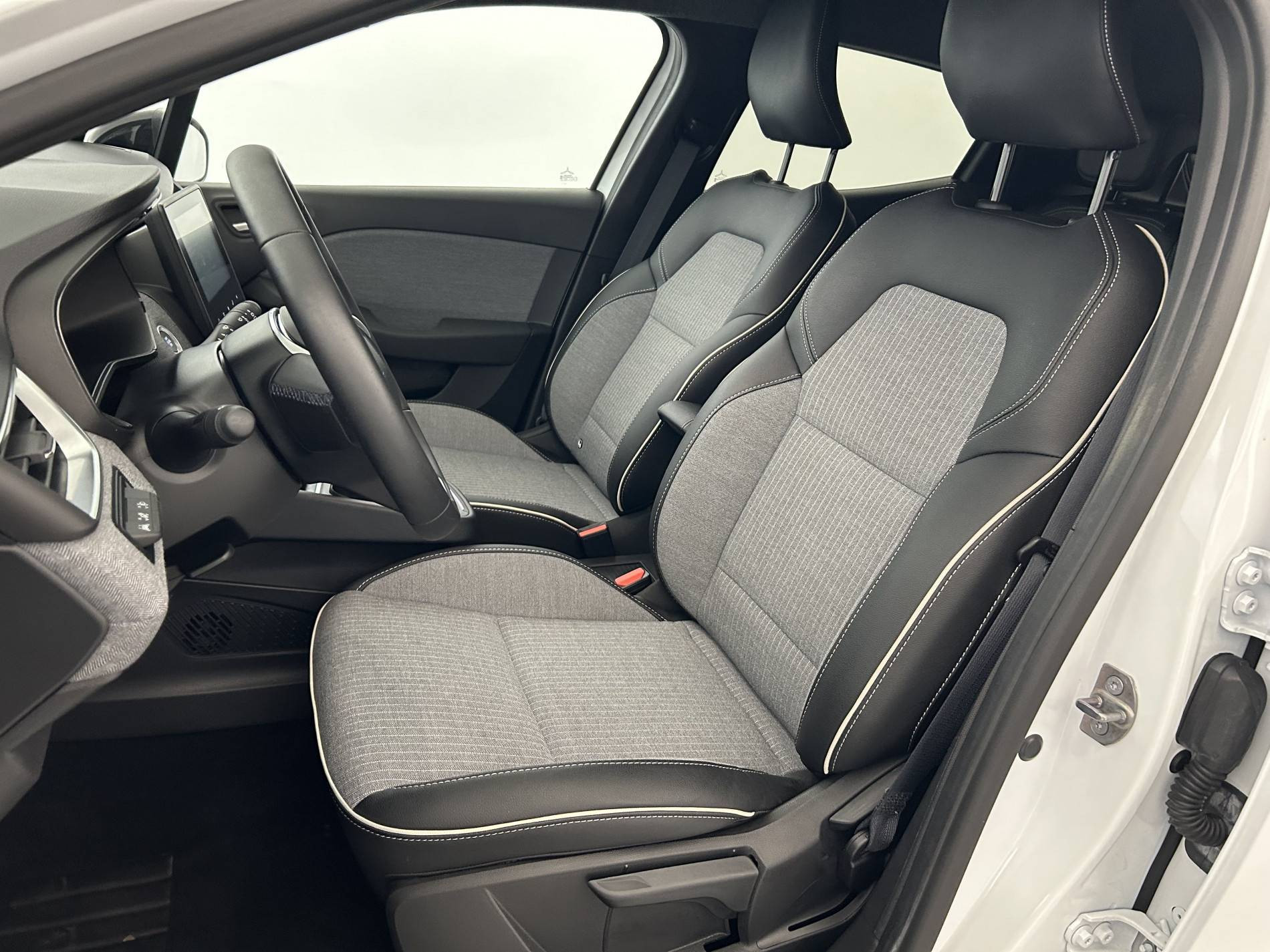 Vente en ligne Renault Clio 5 Clio E-Tech full hybrid 145 au prix de 20 000 €