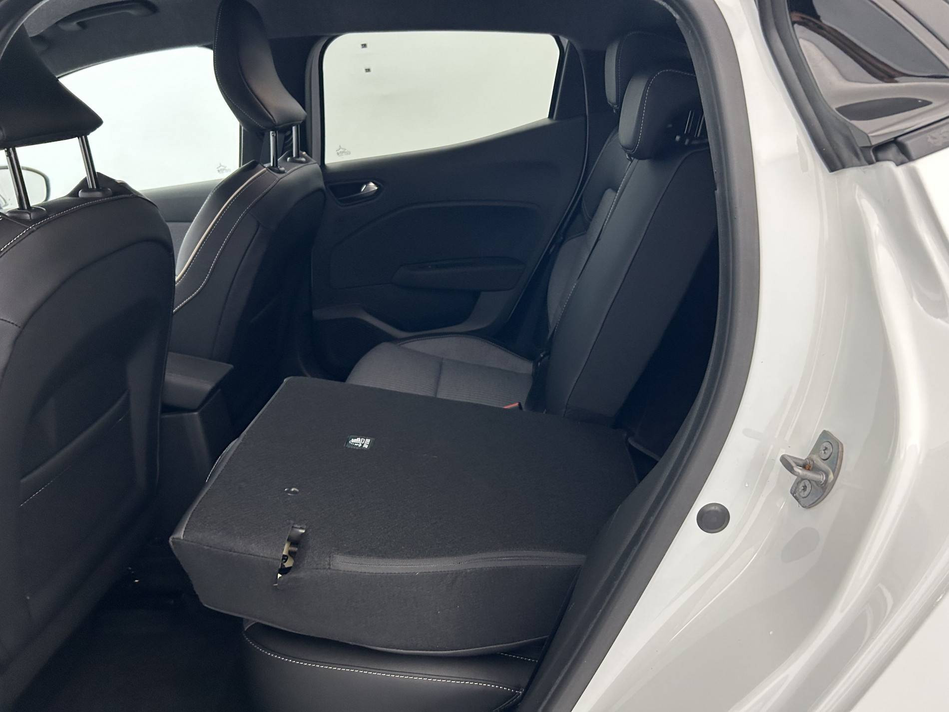 Vente en ligne Renault Clio 5 Clio E-Tech full hybrid 145 au prix de 20 000 €