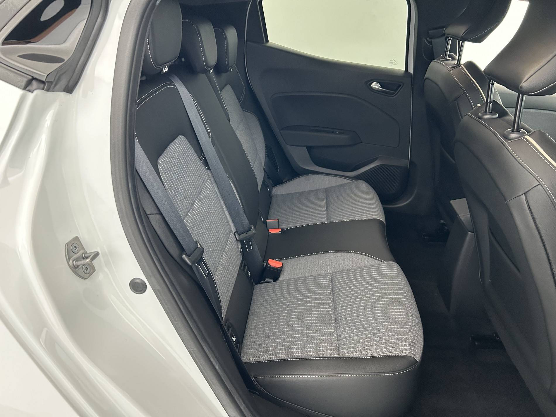 Vente en ligne Renault Clio 5 Clio E-Tech full hybrid 145 au prix de 20 000 €