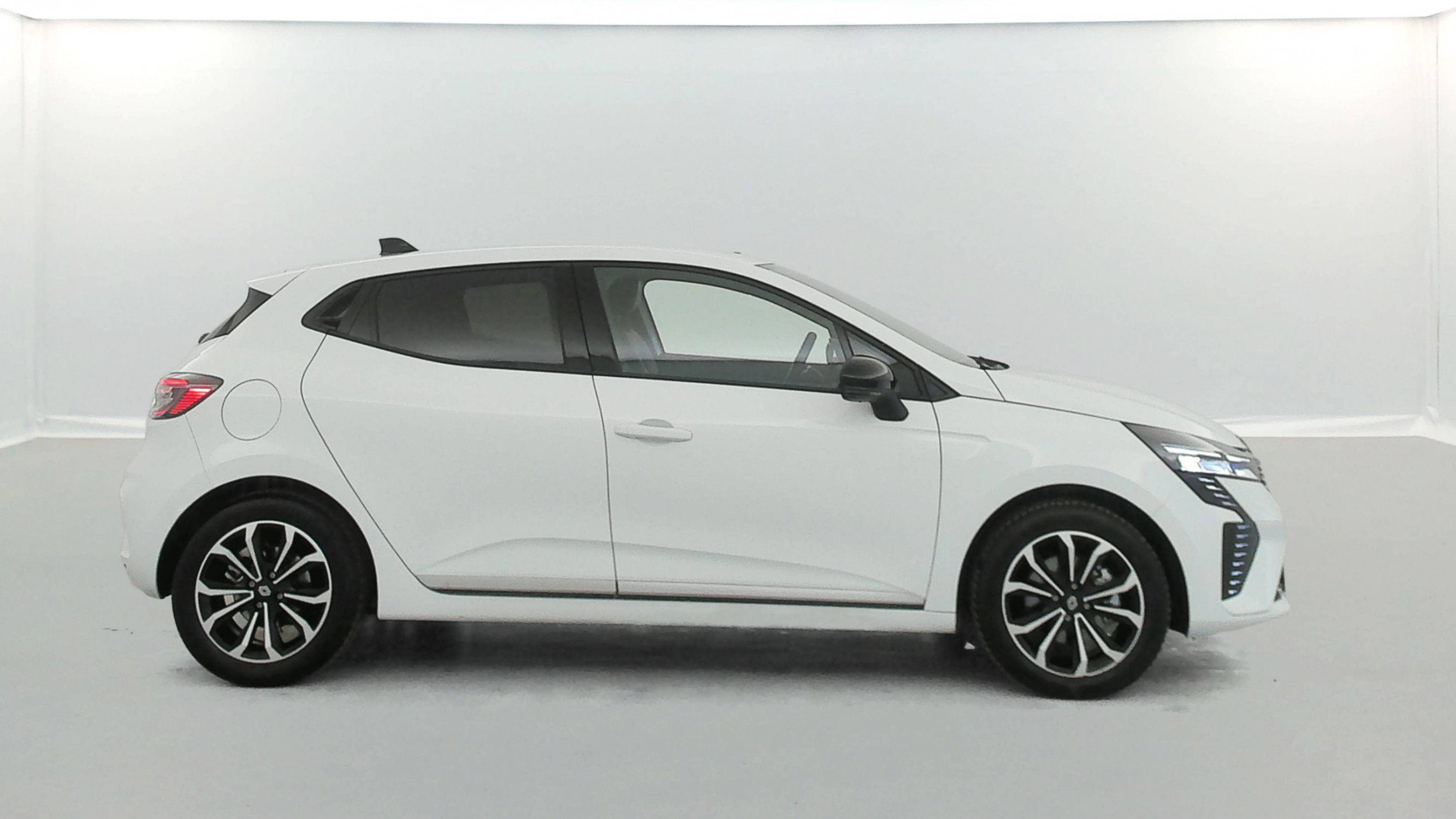 Vente en ligne Renault Clio 5 Clio E-Tech full hybrid 145 au prix de 20 000 €