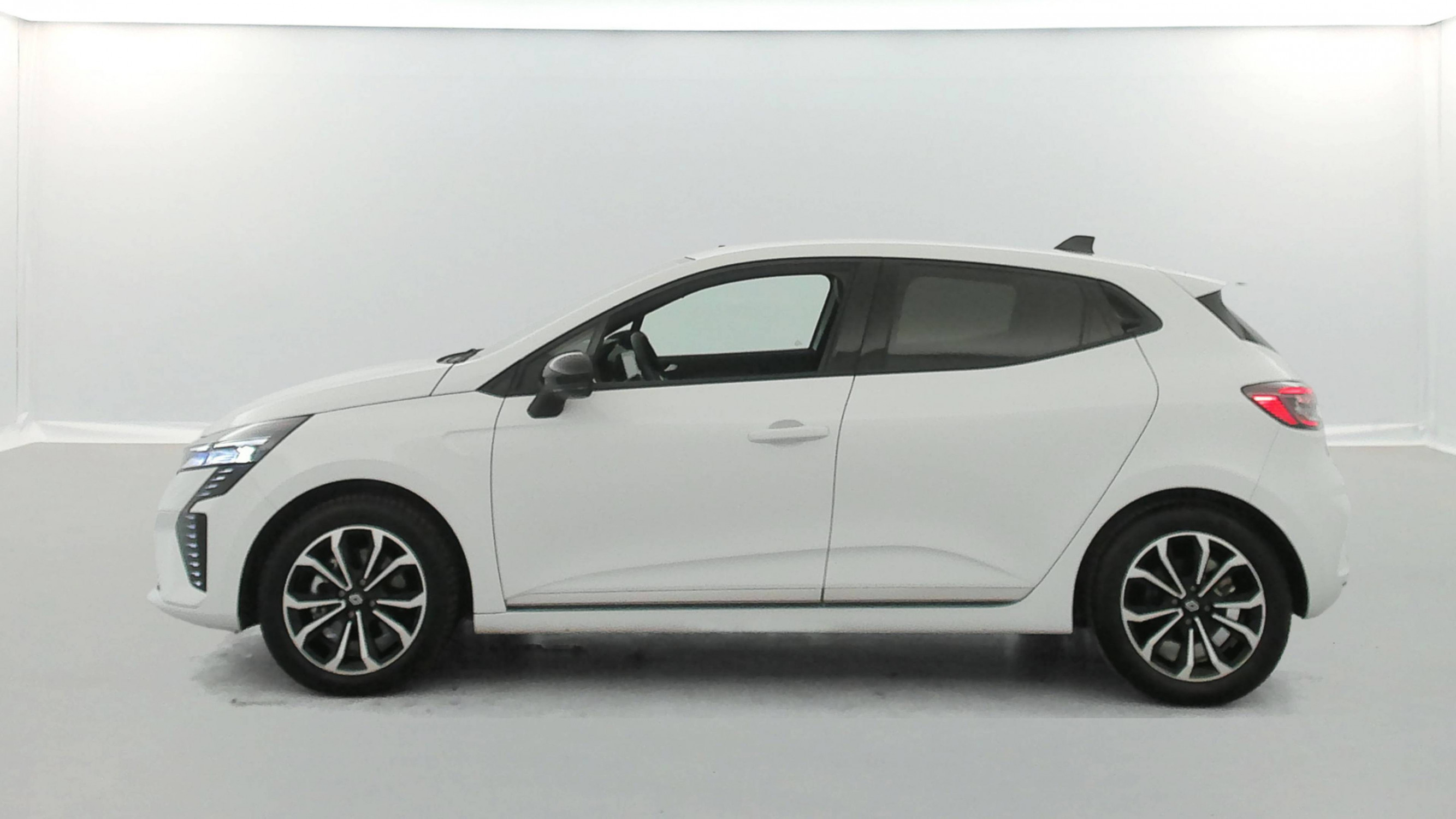 Vente en ligne Renault Clio 5 Clio E-Tech full hybrid 145 au prix de 20 000 €