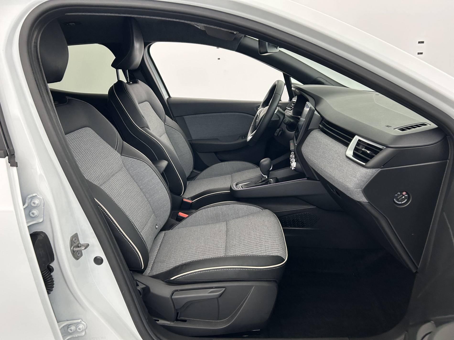 Vente en ligne Renault Clio 5 Clio E-Tech full hybrid 145 au prix de 20 000 €