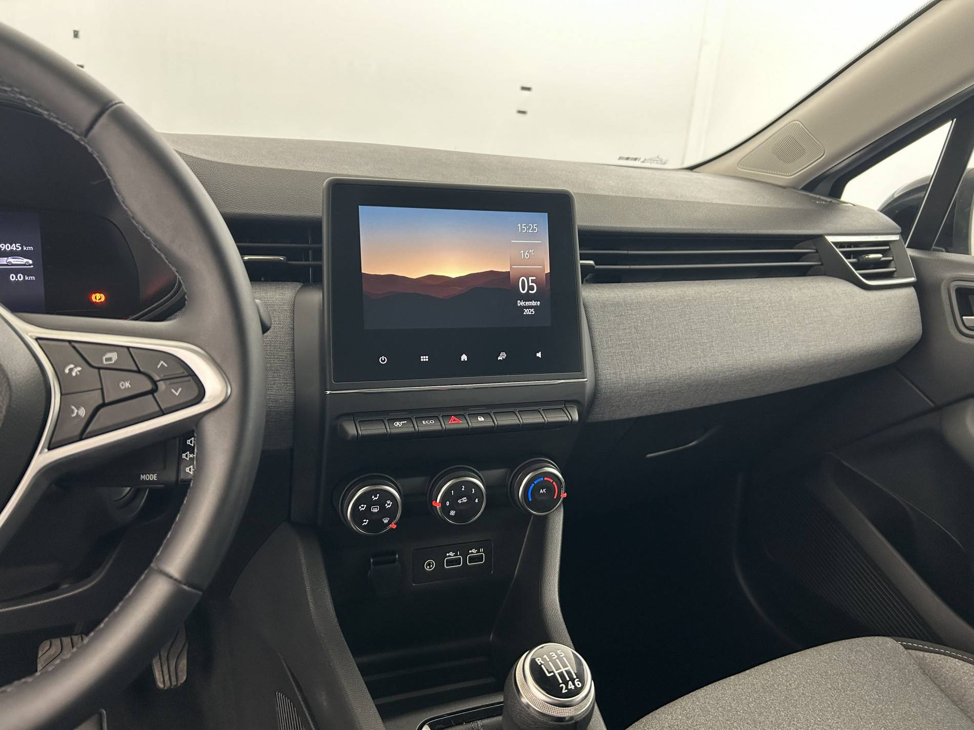 Vente en ligne Renault Clio 5 Clio TCe 90 au prix de 15 500 €