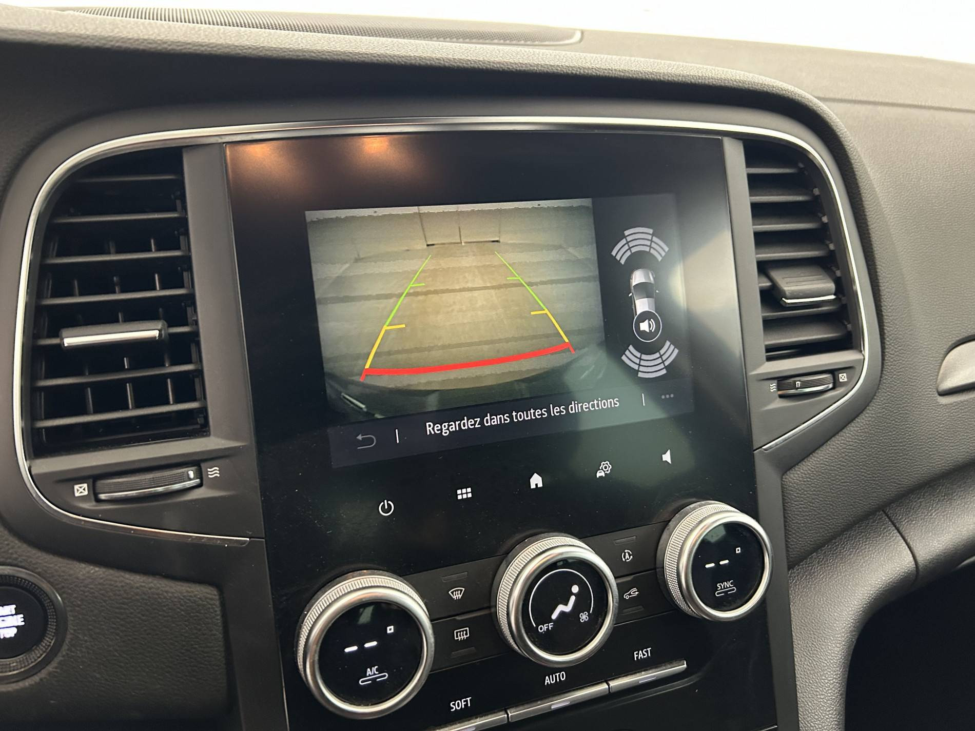 Vente en ligne Renault Megane 4 Mégane IV Berline Blue dCi 115 au prix de 17 500 €