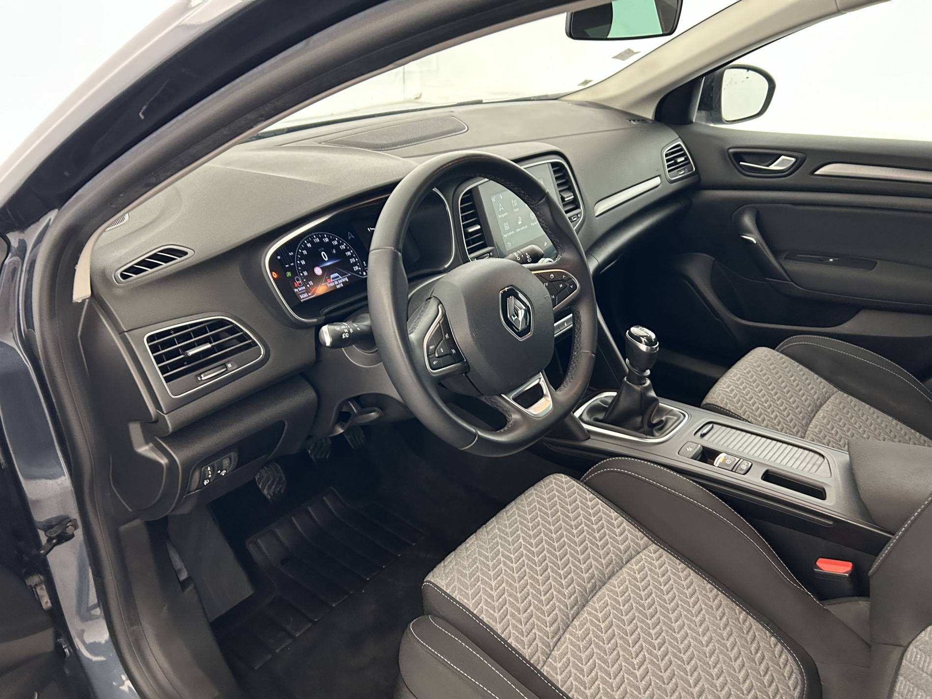 Vente en ligne Renault Megane 4 Mégane IV Berline Blue dCi 115 au prix de 17 500 €