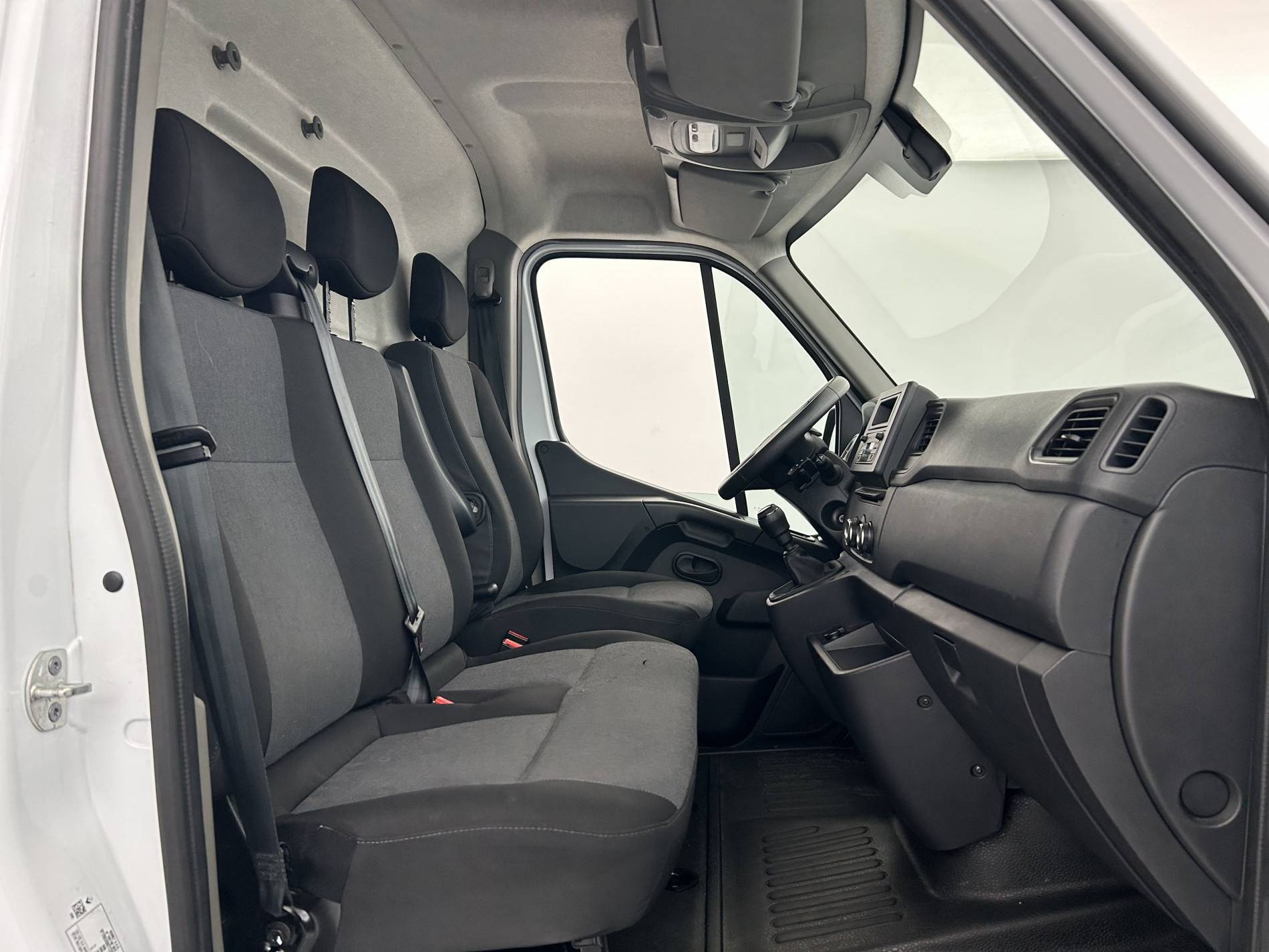 Vente en ligne Renault Master Fourgon MASTER FGN TRAC F3500 L3H3 BLUE DCI 135 au prix de 27 300 €