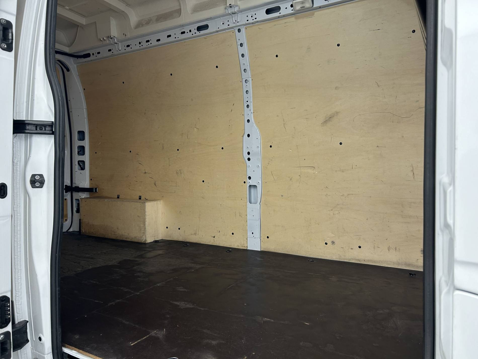 Vente en ligne Renault Master Fourgon MASTER FGN TRAC F3500 L3H3 BLUE DCI 135 au prix de 27 300 €