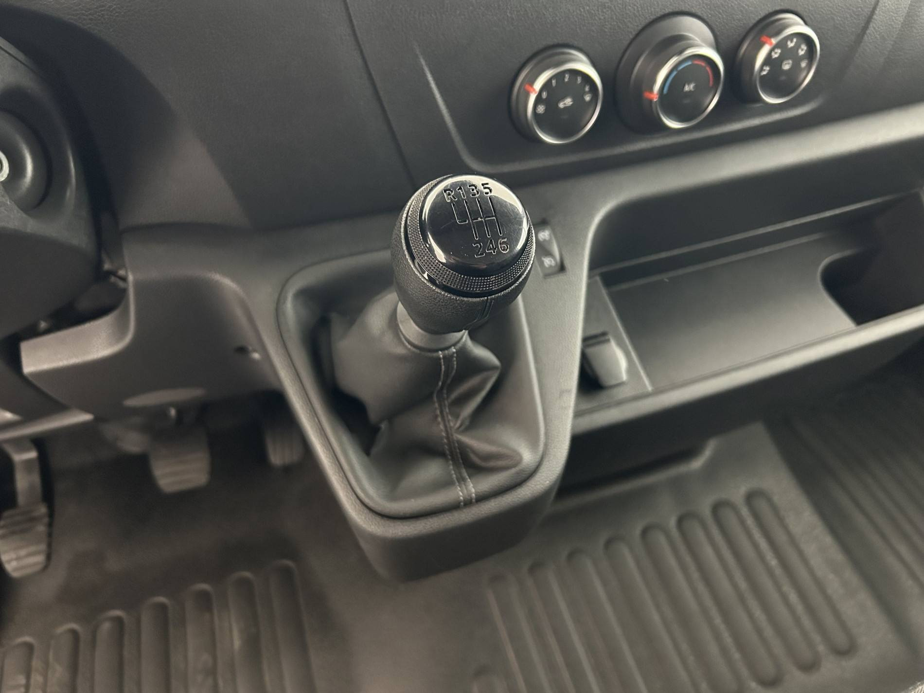 Vente en ligne Renault Master Fourgon MASTER FGN TRAC F3500 L3H3 BLUE DCI 135 au prix de 27 300 €