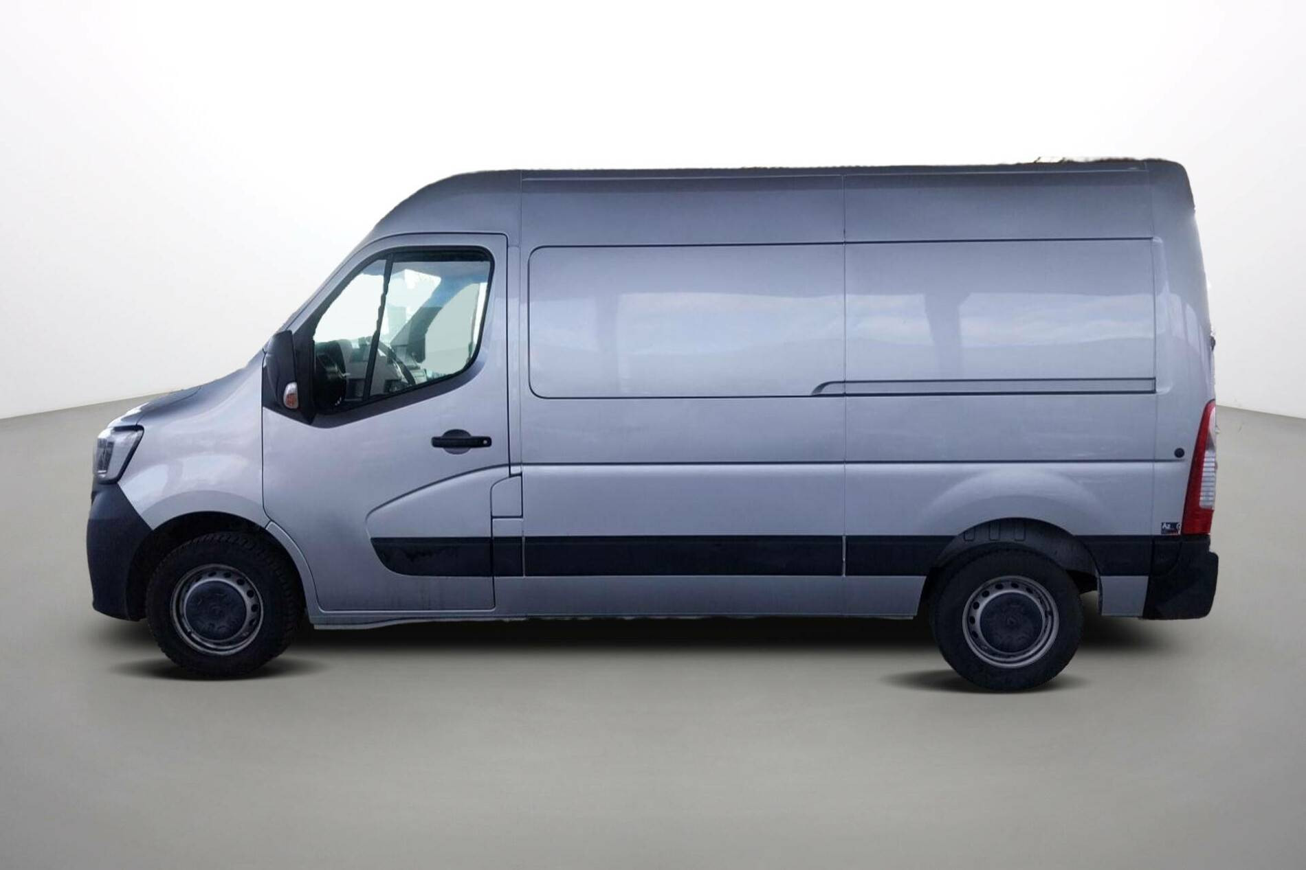 Vente en ligne Renault Master Fourgon MASTER FGN TRAC F3500 L2H2 DCI 135 au prix de 22 200 €