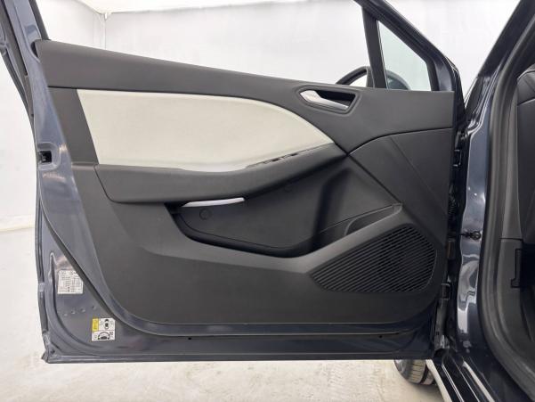 Vente en ligne Renault Clio 5 Clio TCe 90 - 21N au prix de 15 100 €