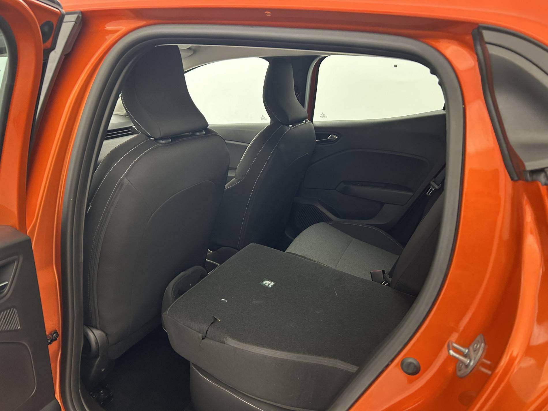 Vente en ligne Renault Clio 5 Clio E-Tech full hybrid 145 au prix de 19 900 €