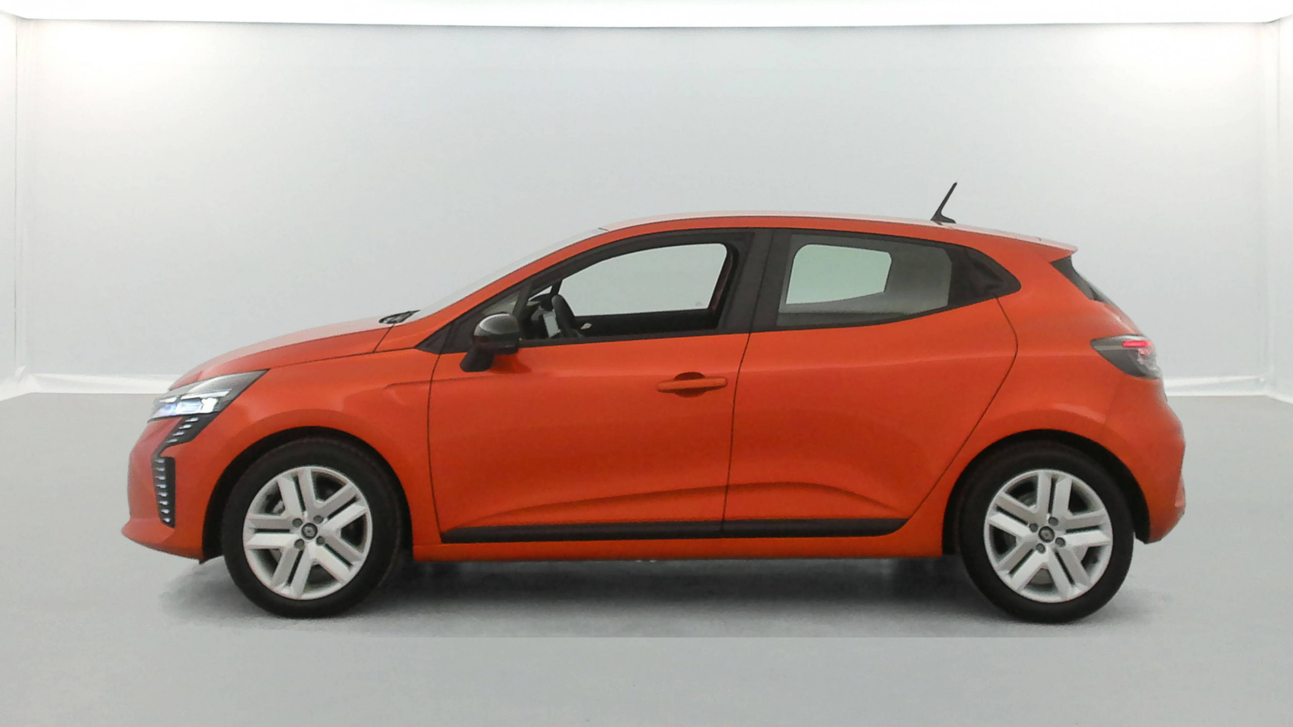 Vente en ligne Renault Clio 5 Clio E-Tech full hybrid 145 au prix de 19 900 €