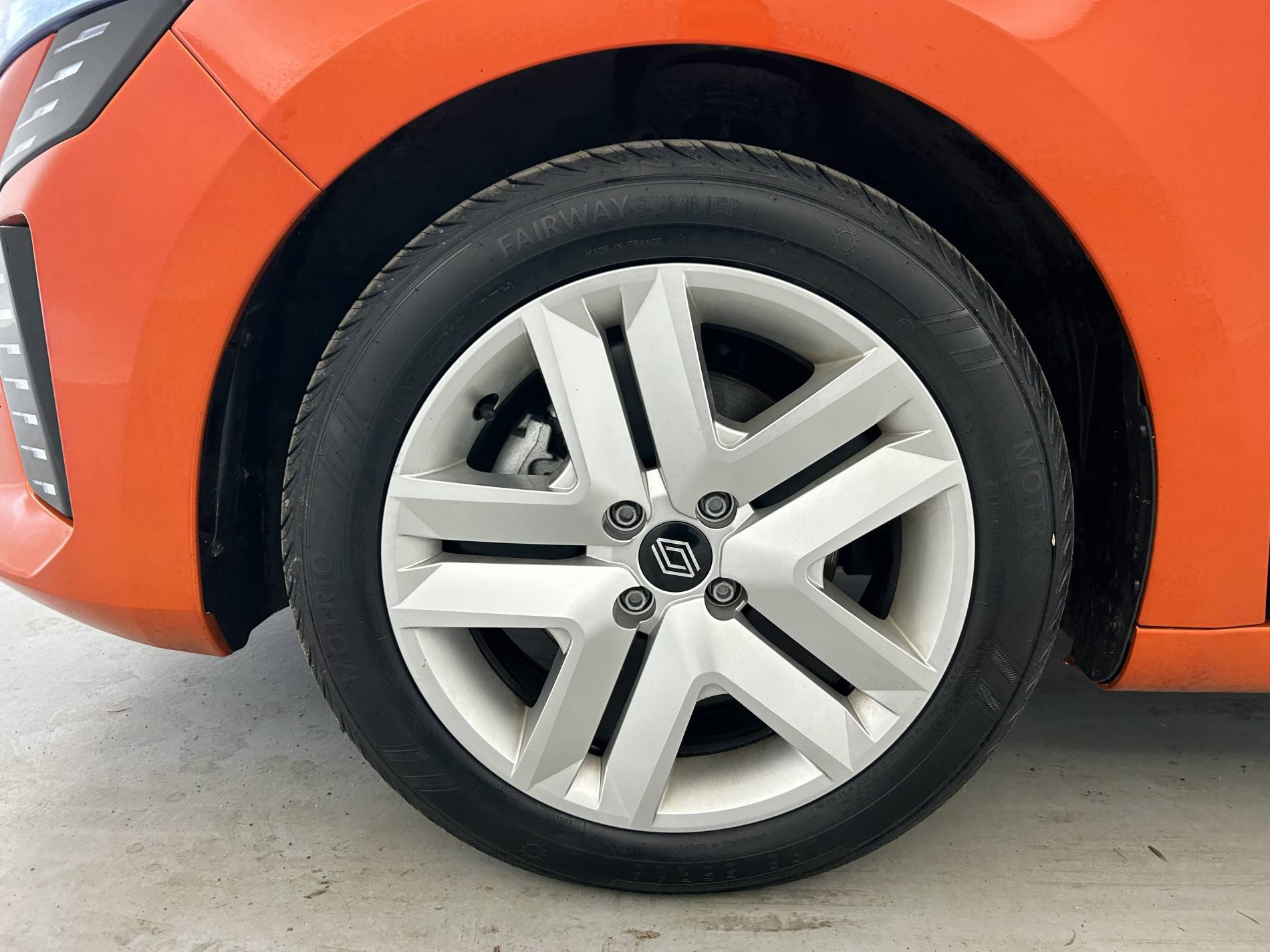 Vente en ligne Renault Clio 5 Clio E-Tech full hybrid 145 au prix de 19 900 €