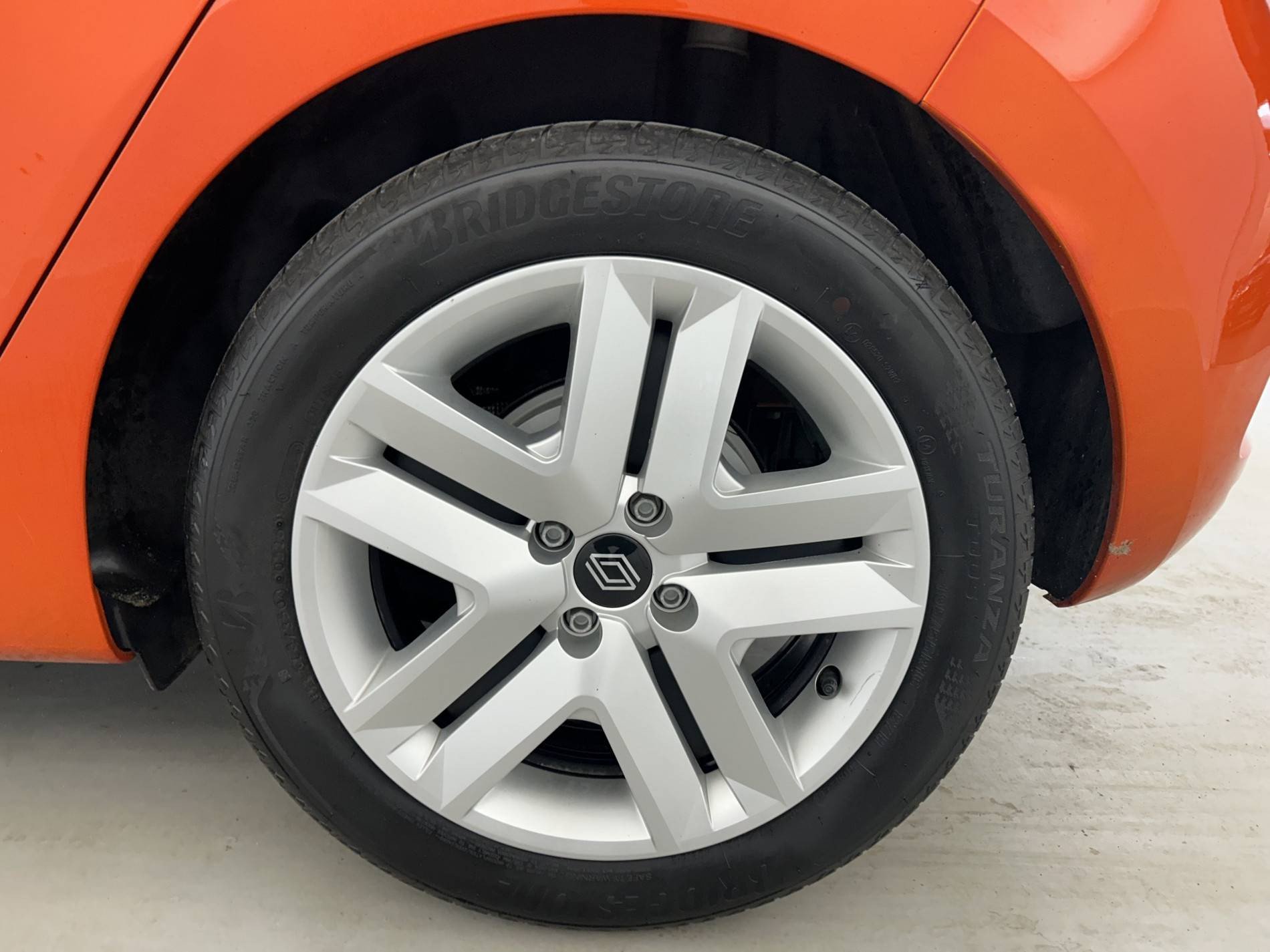 Vente en ligne Renault Clio 5 Clio E-Tech full hybrid 145 au prix de 19 900 €