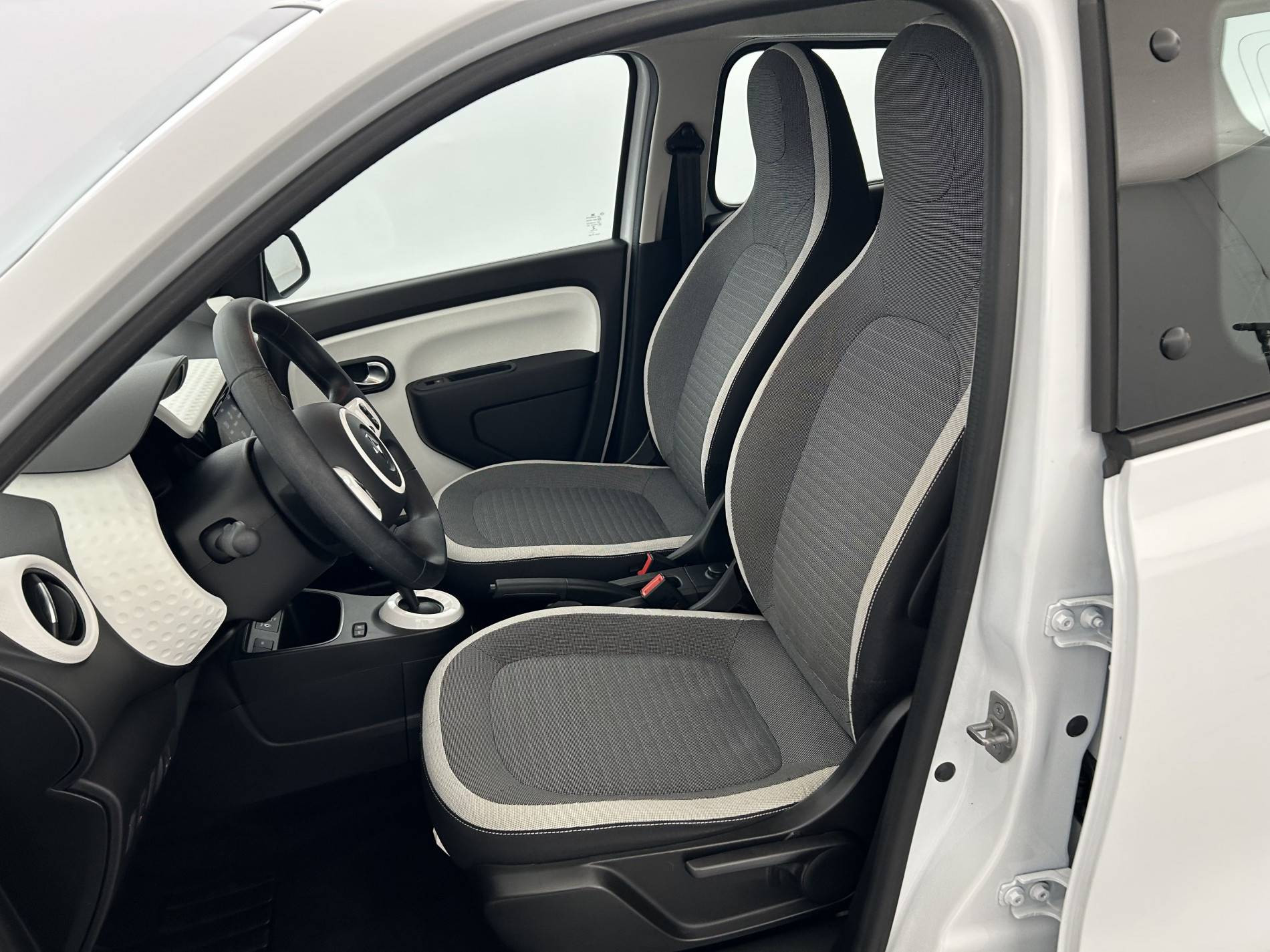 Vente en ligne Renault Twingo Electrique Twingo III E-Tech au prix de 10 600 €