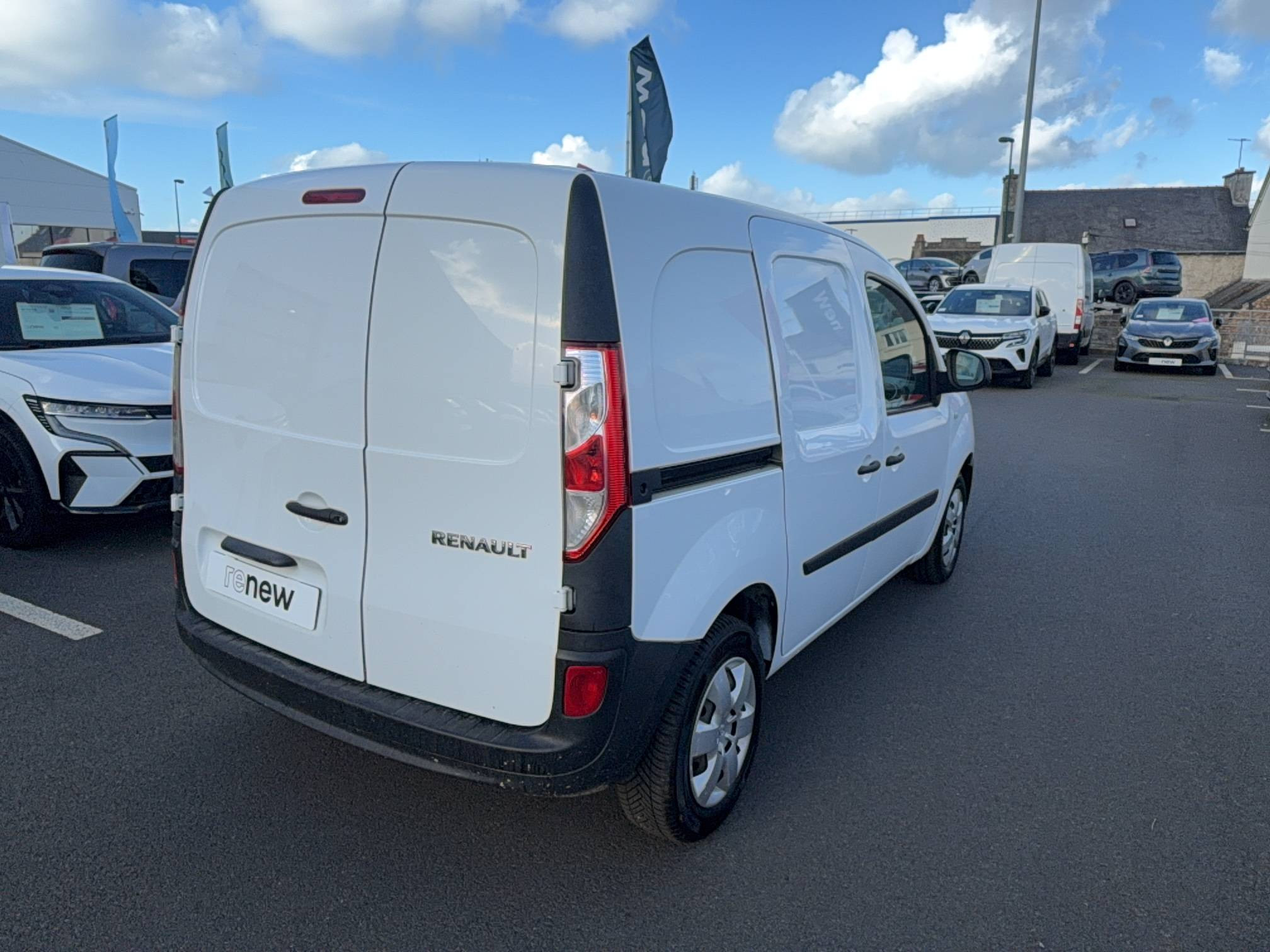 Vente en ligne Renault Kangoo Express  BLUE DCI 80 au prix de 11 900 €