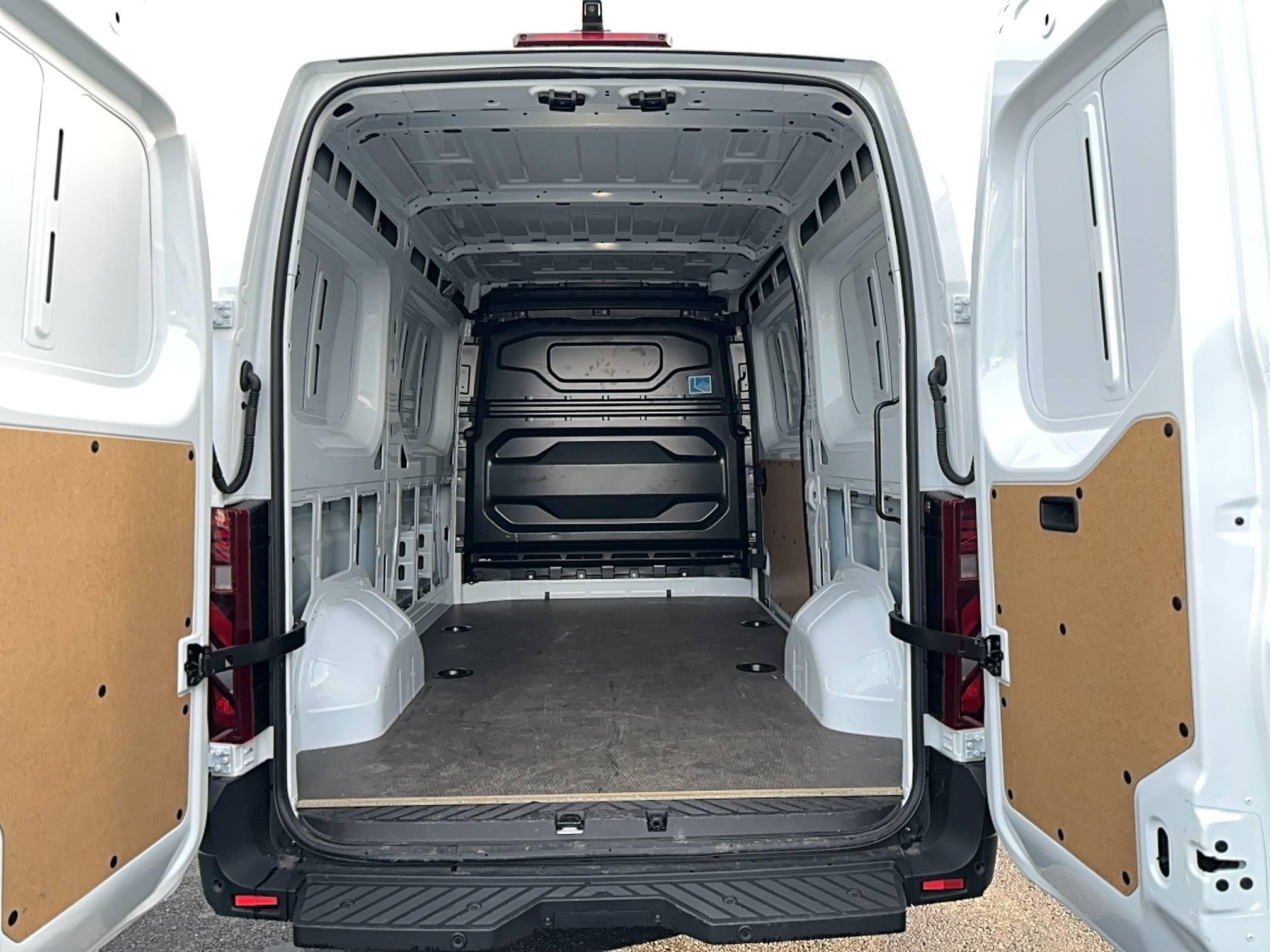 Vente en ligne Renault Master Fourgon MASTER FGN TRAC 3T5 L2H2 BLUE DCI 150 AUTO au prix de 36 990 €