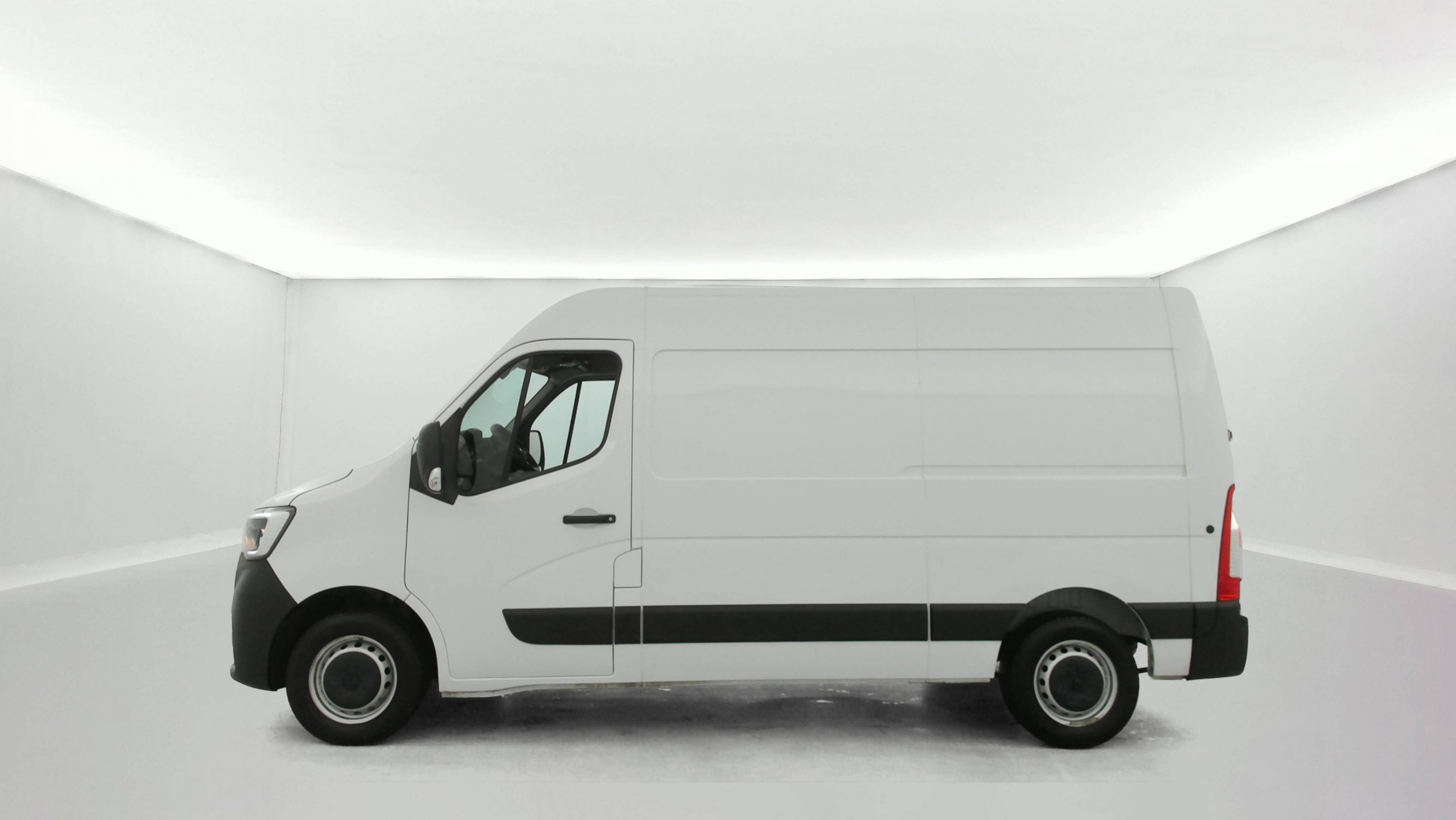 Vente en ligne Renault Master Fourgon MASTER FGN TRAC F3500 L2H2 BLUE DCI 135 au prix de 27 500 €