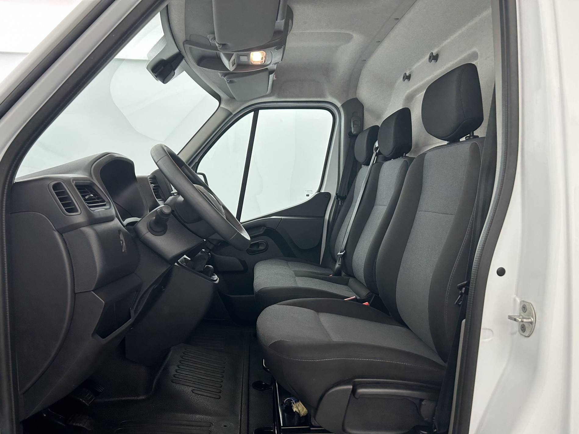 Vente en ligne Renault Master Fourgon MASTER FGN TRAC F3500 L2H2 BLUE DCI 135 au prix de 27 500 €