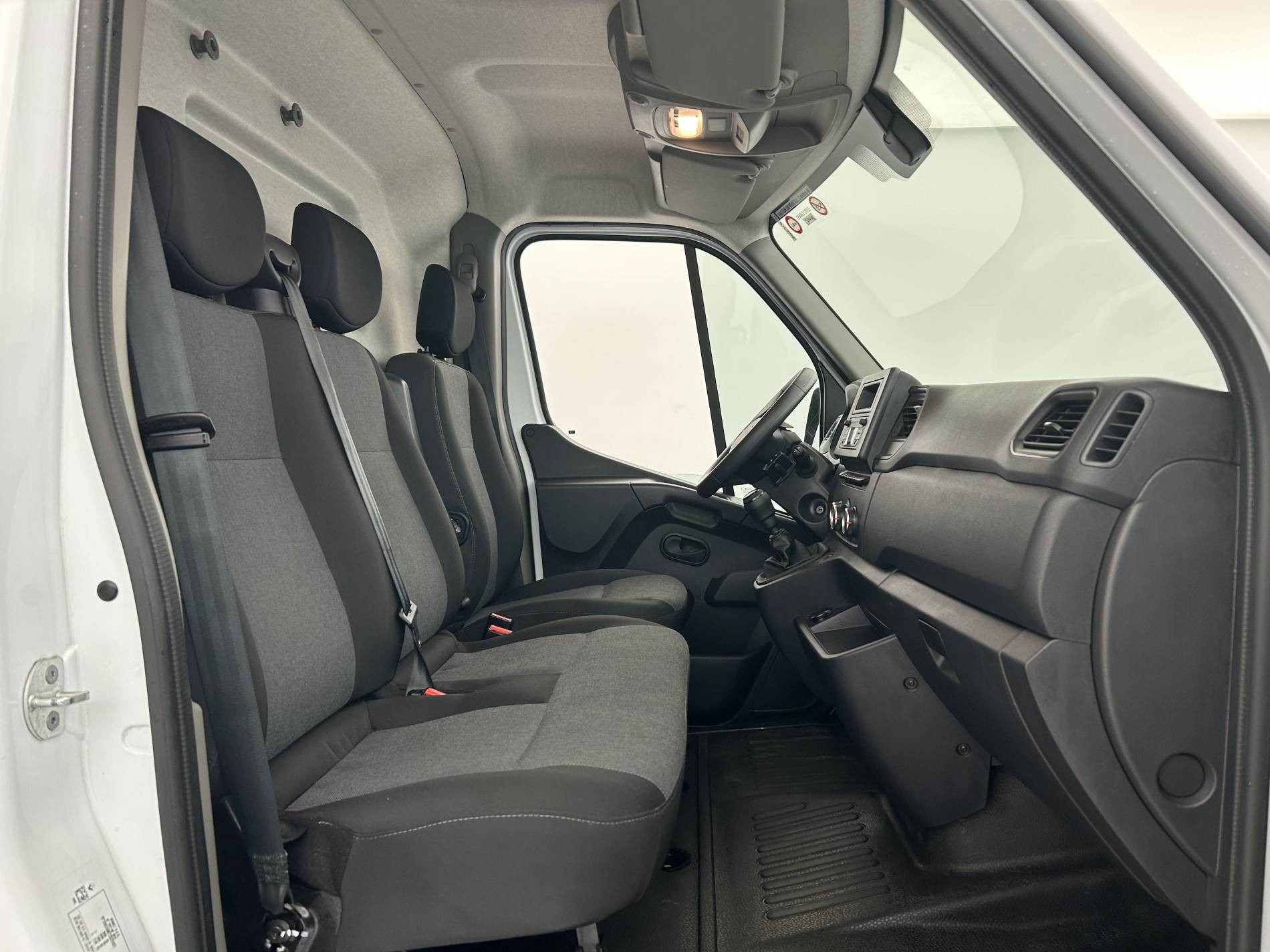 Vente en ligne Renault Master Fourgon MASTER FGN TRAC F3500 L2H2 BLUE DCI 135 au prix de 27 500 €