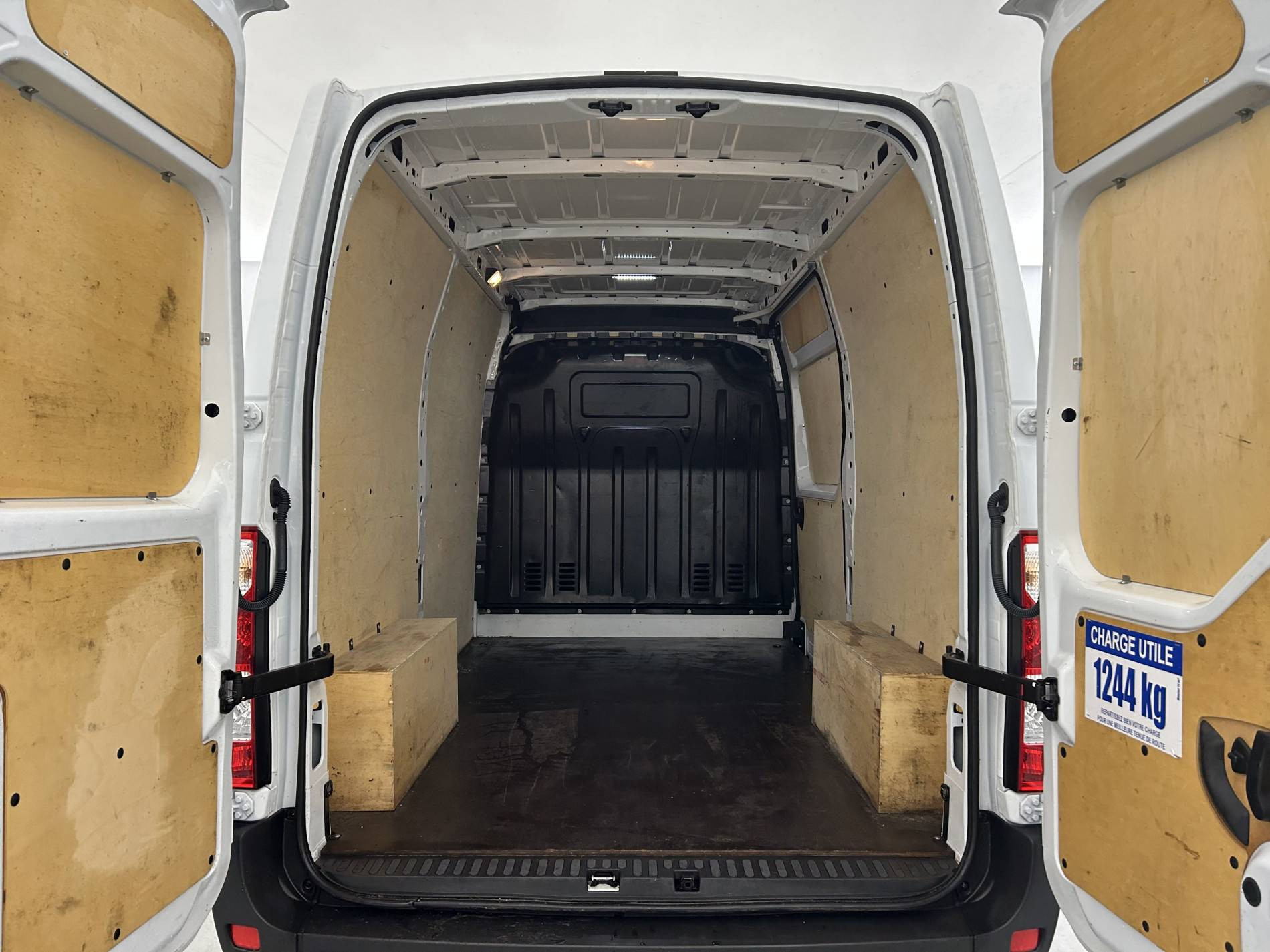 Vente en ligne Renault Master Fourgon MASTER FGN TRAC F3500 L2H2 BLUE DCI 135 au prix de 27 500 €