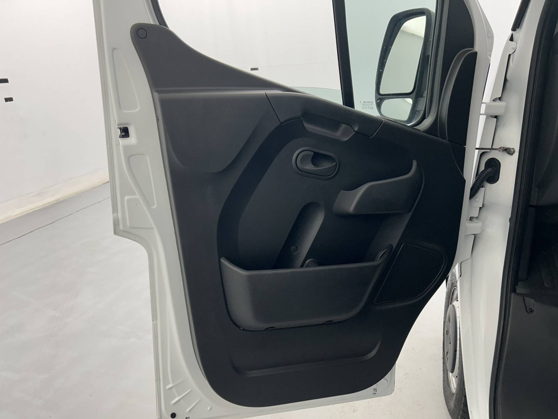 Vente en ligne Renault Master Fourgon MASTER FGN TRAC F3500 L2H2 BLUE DCI 135 au prix de 27 500 €