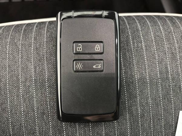 Vente en ligne Renault Clio 5 Clio E-Tech 140 - 21N au prix de 18 600 €