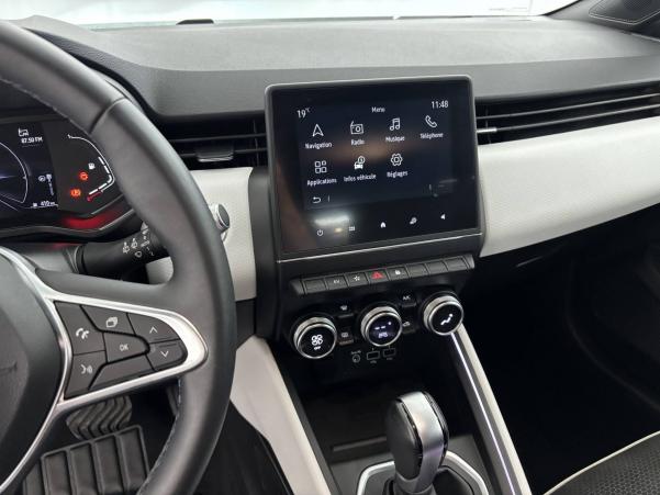 Vente en ligne Renault Clio 5 Clio E-Tech 140 au prix de 17 390 €