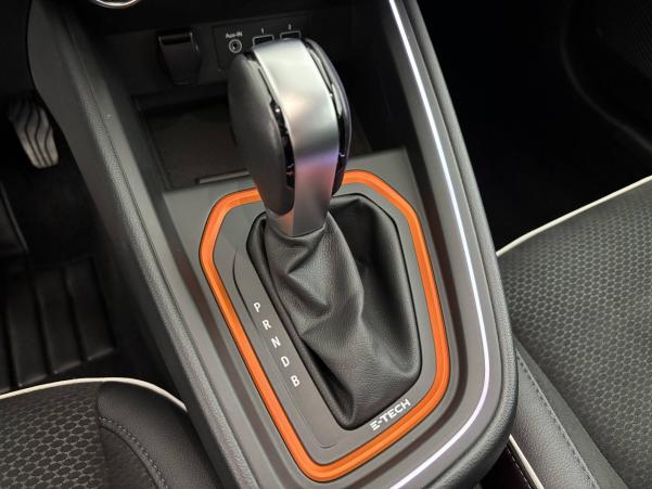 Vente en ligne Renault Clio 5 Clio E-Tech 140 au prix de 17 990 €