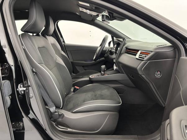 Vente en ligne Renault Clio 5 Clio E-Tech 140 au prix de 17 990 €