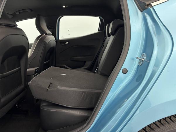 Vente en ligne Renault Clio 5 Clio E-Tech 140 - 21N au prix de 17 990 €