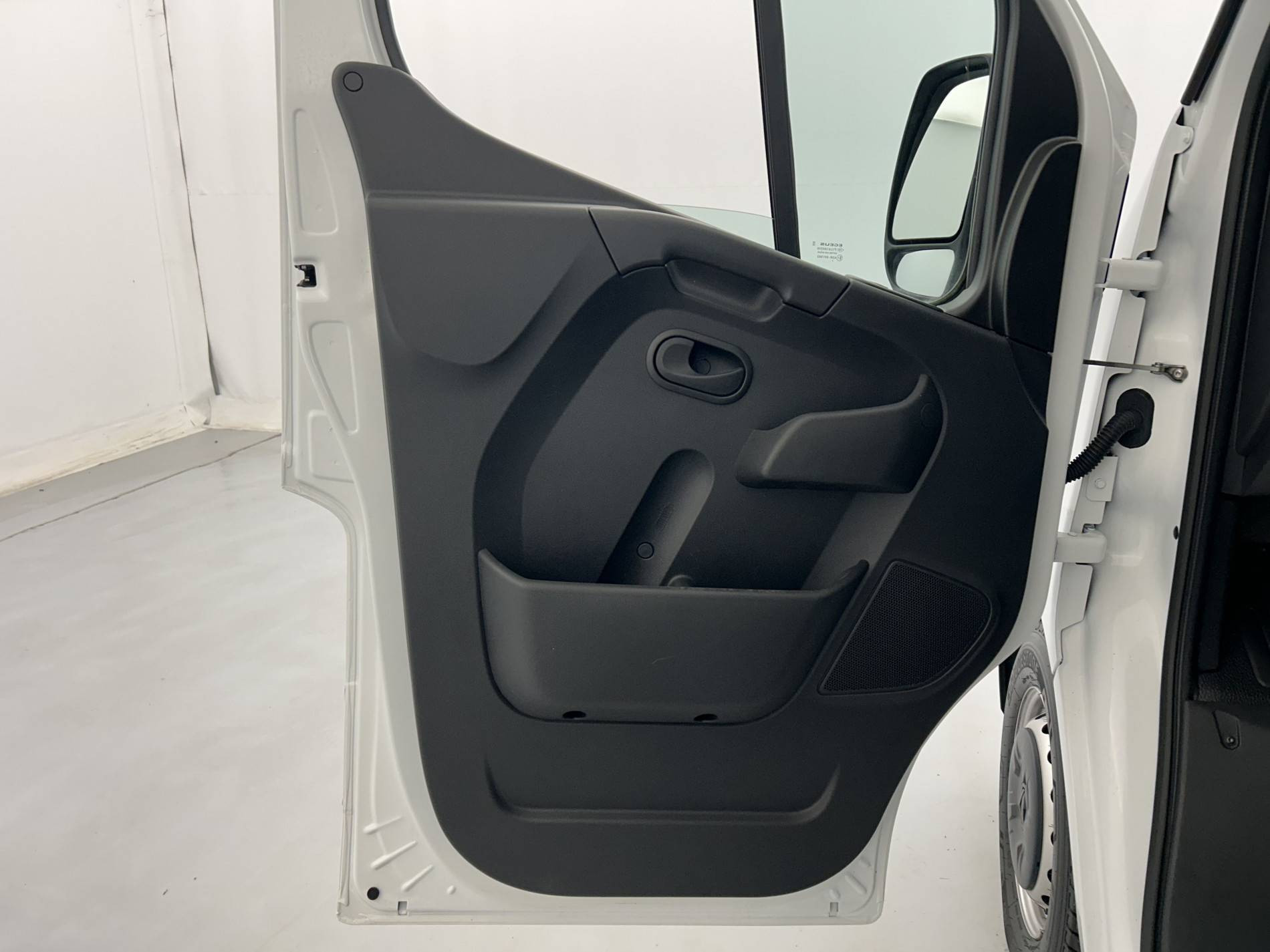 Vente en ligne Renault Master Fourgon MASTER FGN TRAC F3500 L3H3 BLUE DCI 135 au prix de 28 500 €