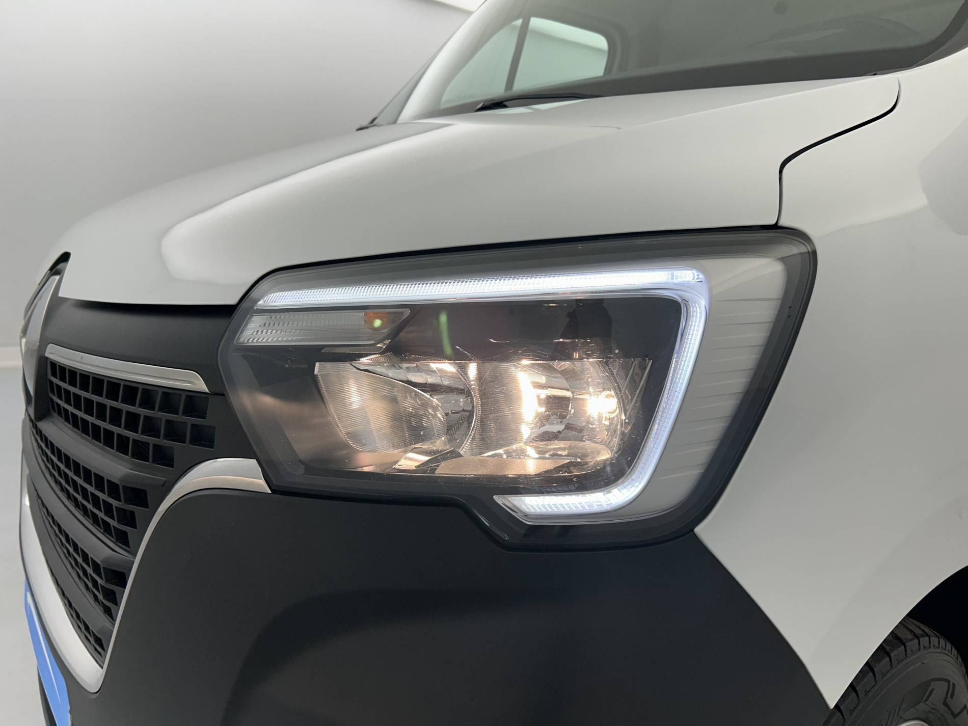 Vente en ligne Renault Master Fourgon MASTER FGN TRAC F3500 L3H3 BLUE DCI 135 au prix de 28 500 €