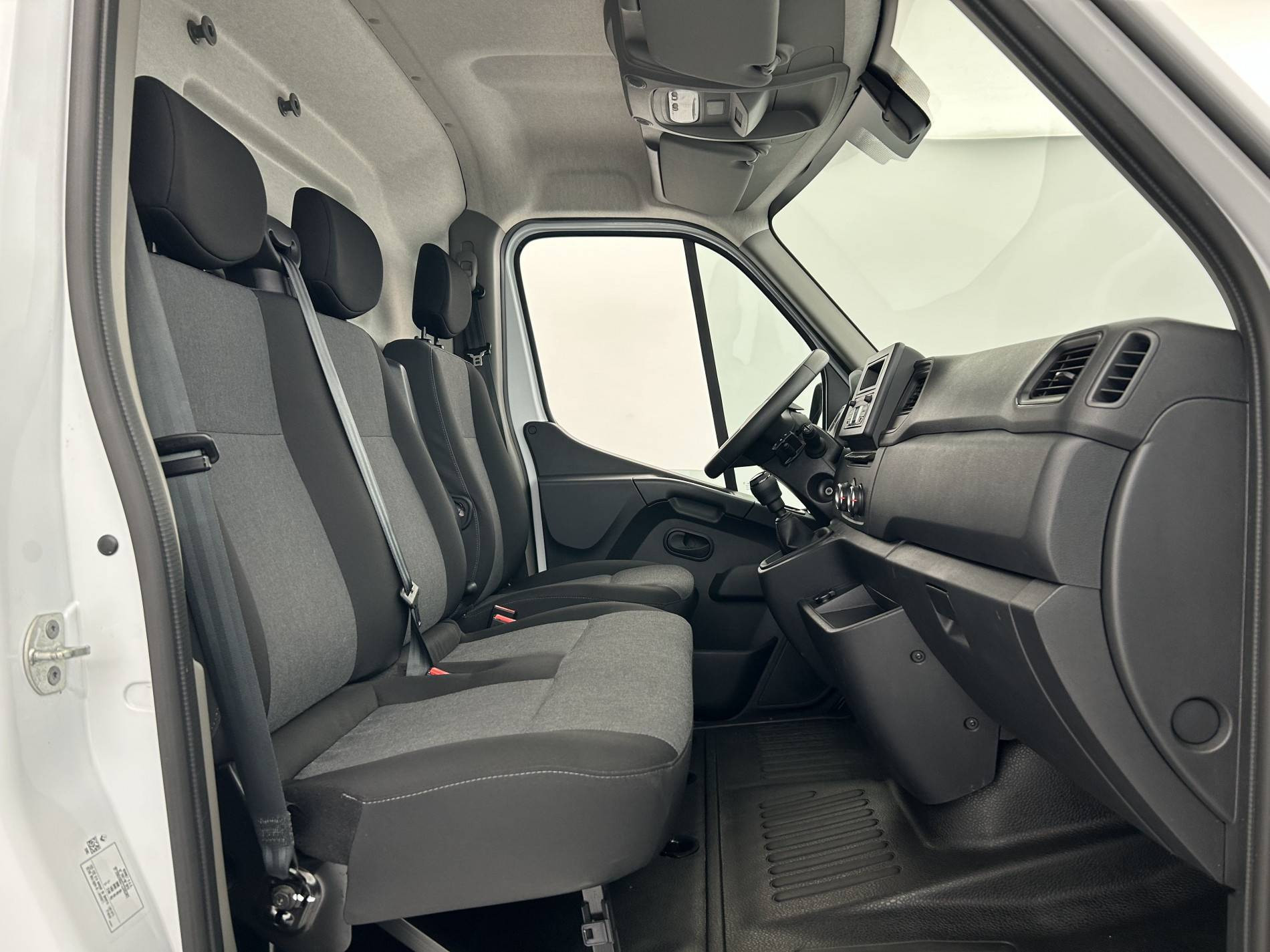 Vente en ligne Renault Master Fourgon MASTER FGN TRAC F3500 L3H3 BLUE DCI 135 au prix de 28 500 €