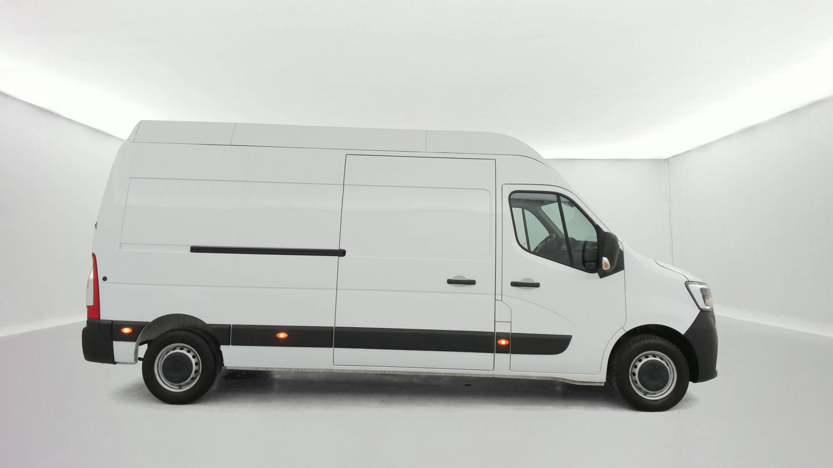 Vente en ligne Renault Master Fourgon MASTER FGN TRAC F3500 L3H3 BLUE DCI 135 au prix de 28 500 €