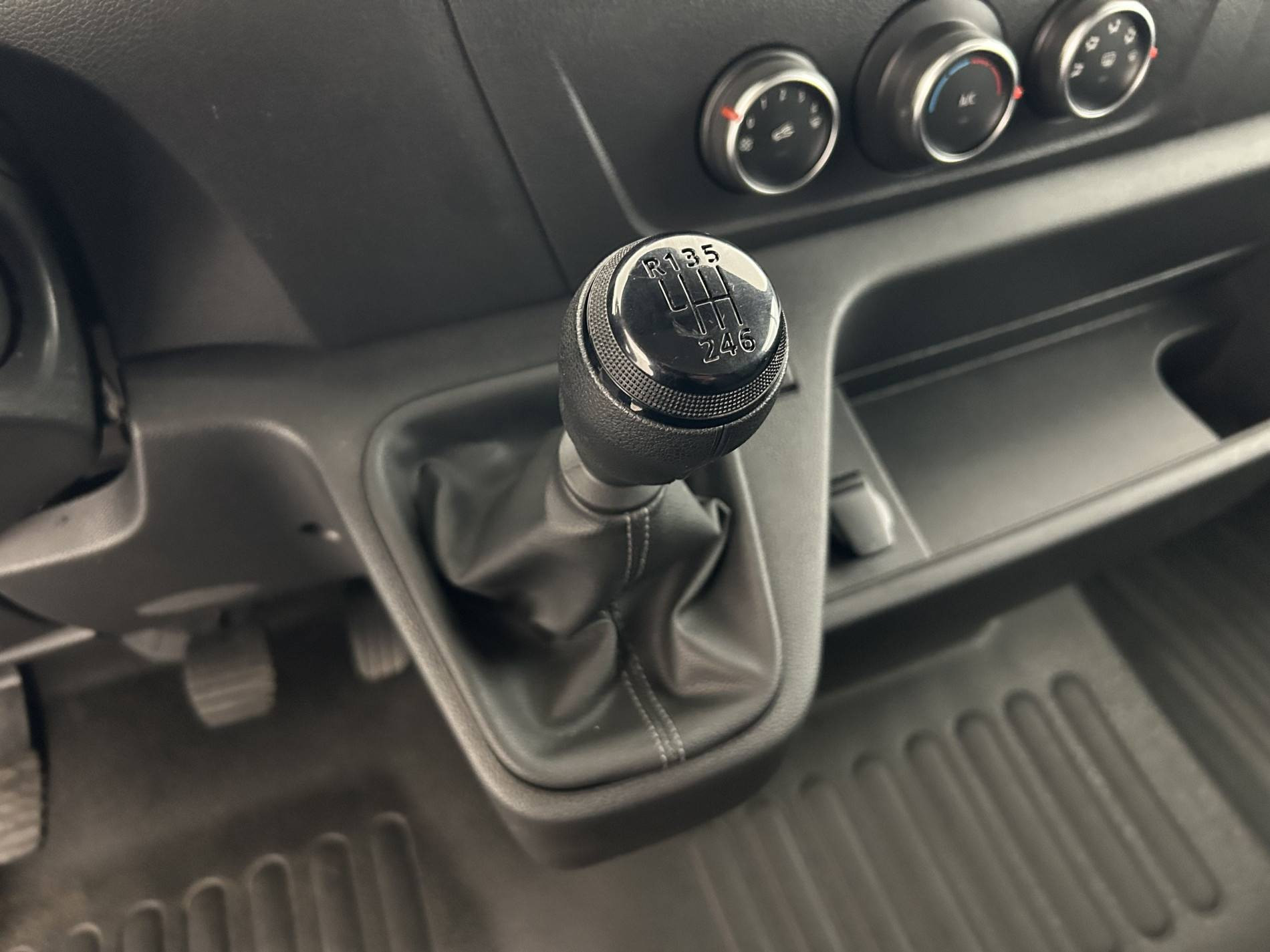 Vente en ligne Renault Master Fourgon MASTER FGN TRAC F3500 L3H3 BLUE DCI 135 au prix de 28 500 €