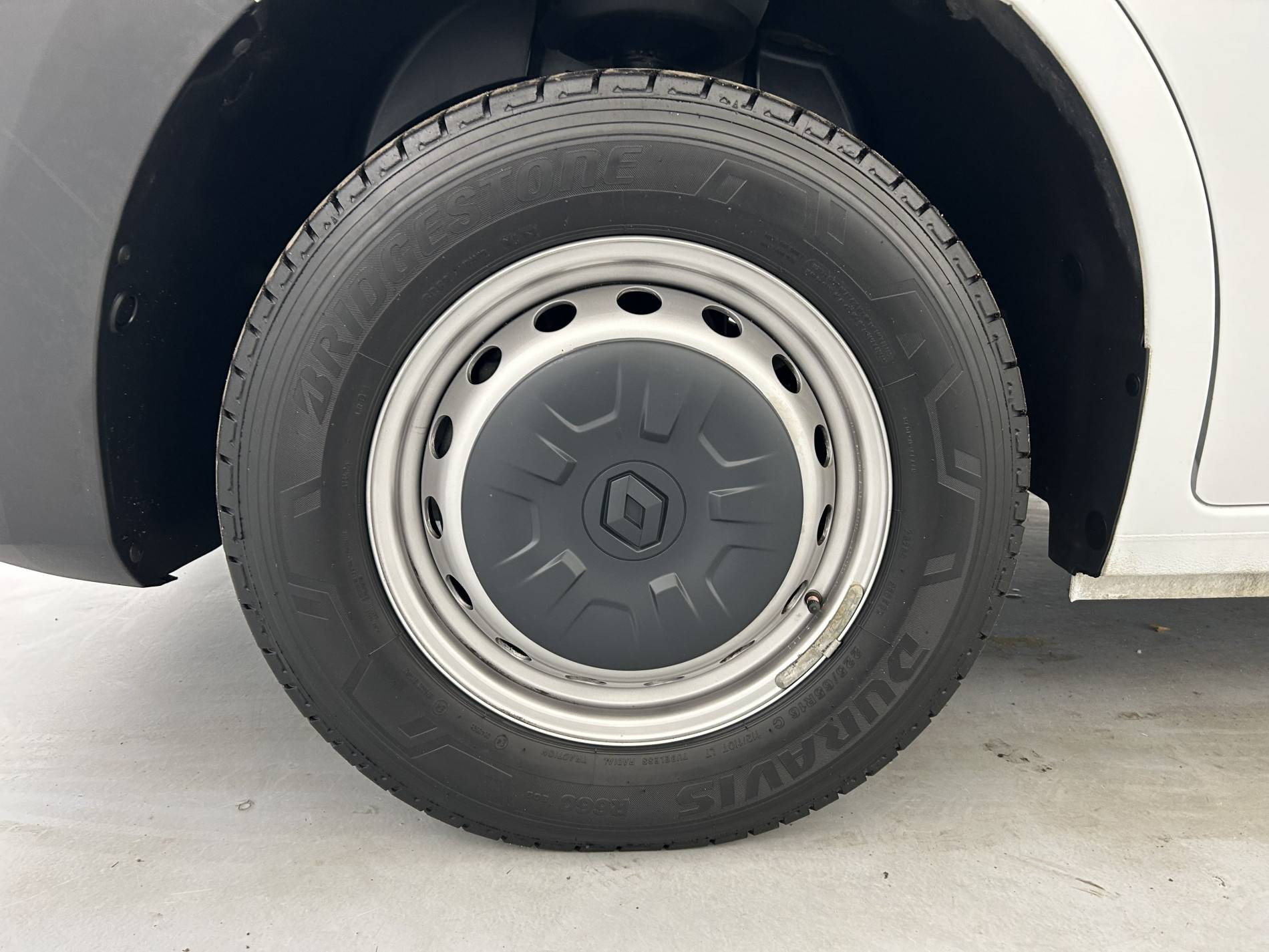 Vente en ligne Renault Master Fourgon MASTER FGN TRAC F3500 L3H3 BLUE DCI 135 au prix de 28 500 €