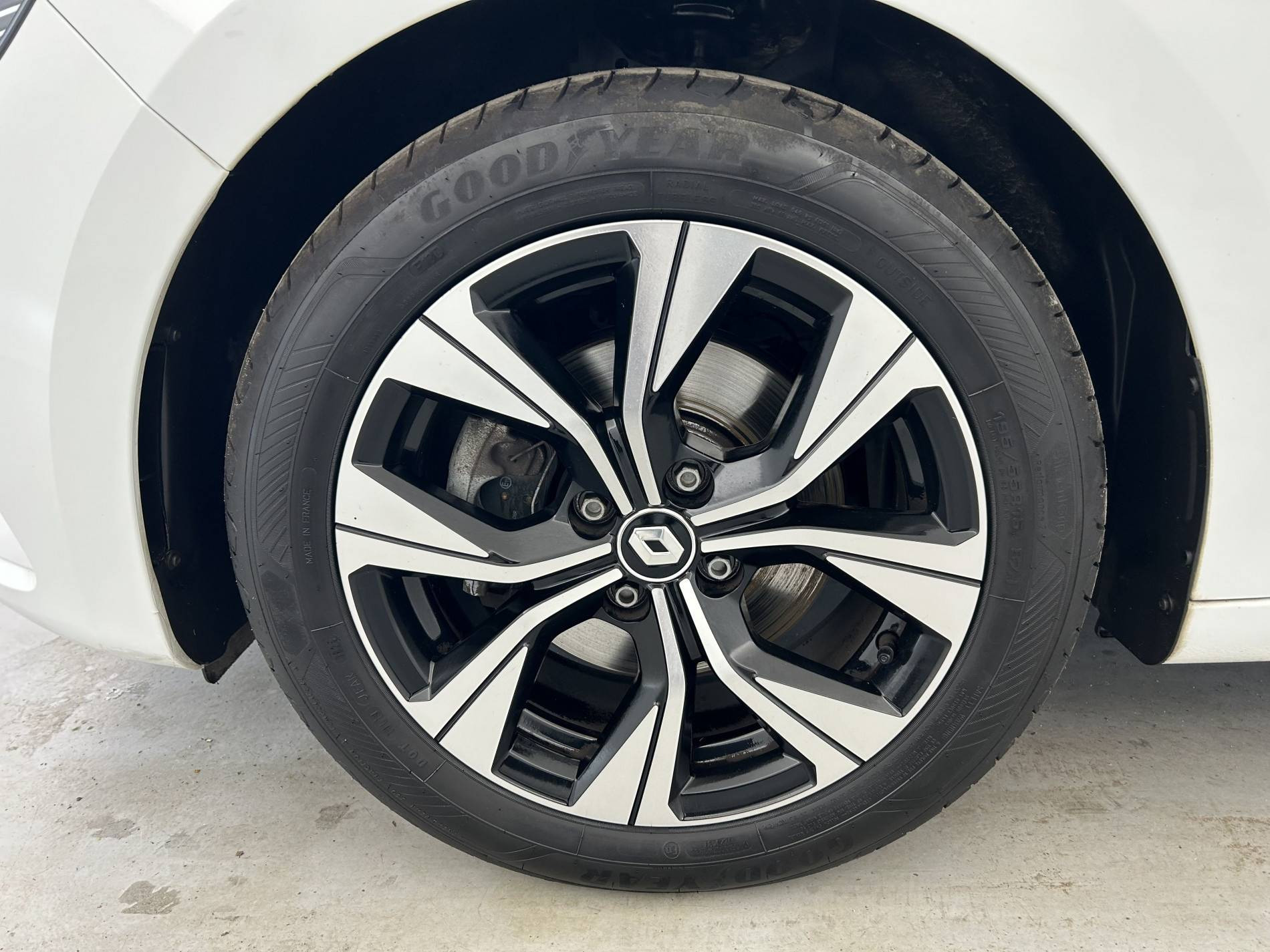 Vente en ligne Renault Clio 5 Clio Blue dCi 100 au prix de 15 450 €