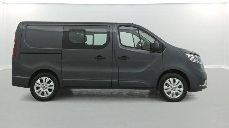 Vente en ligne Renault Trafic Cabine Approfondie TRAFIC CA L1H1 3000 KG BLUE DCI 150 EDC au prix de 27 000 €